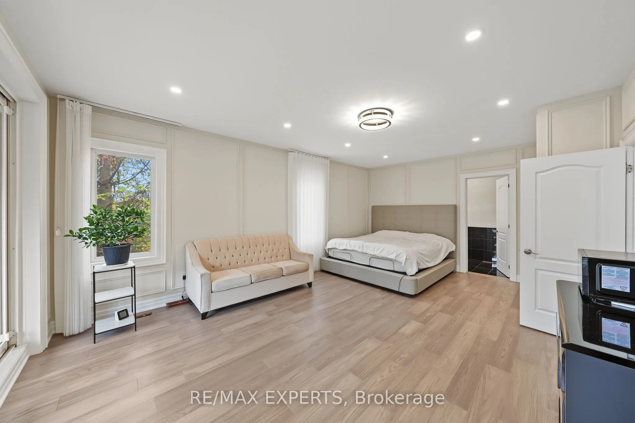 33 Highland Creek Court