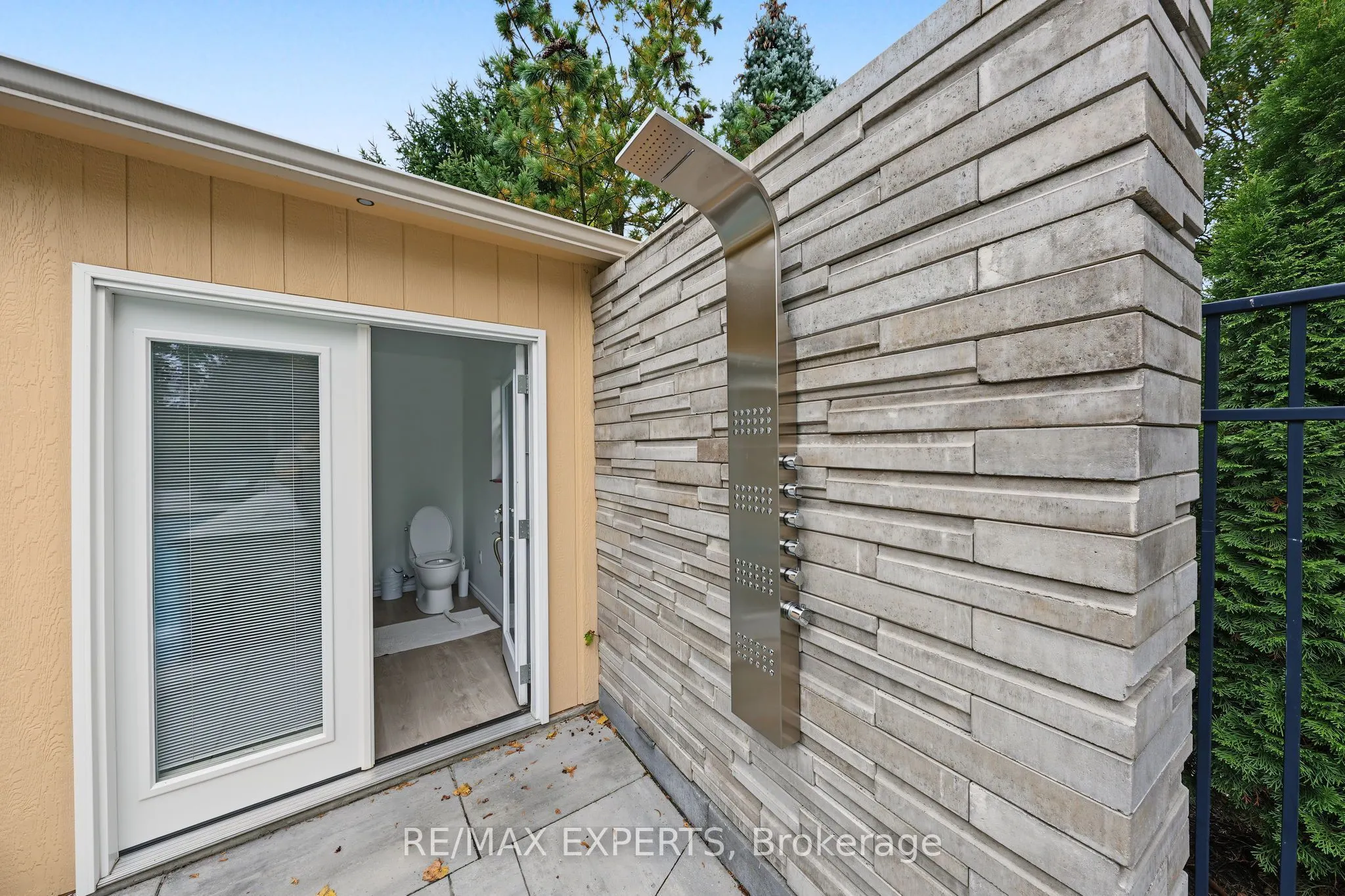 33 Highland Creek Court
