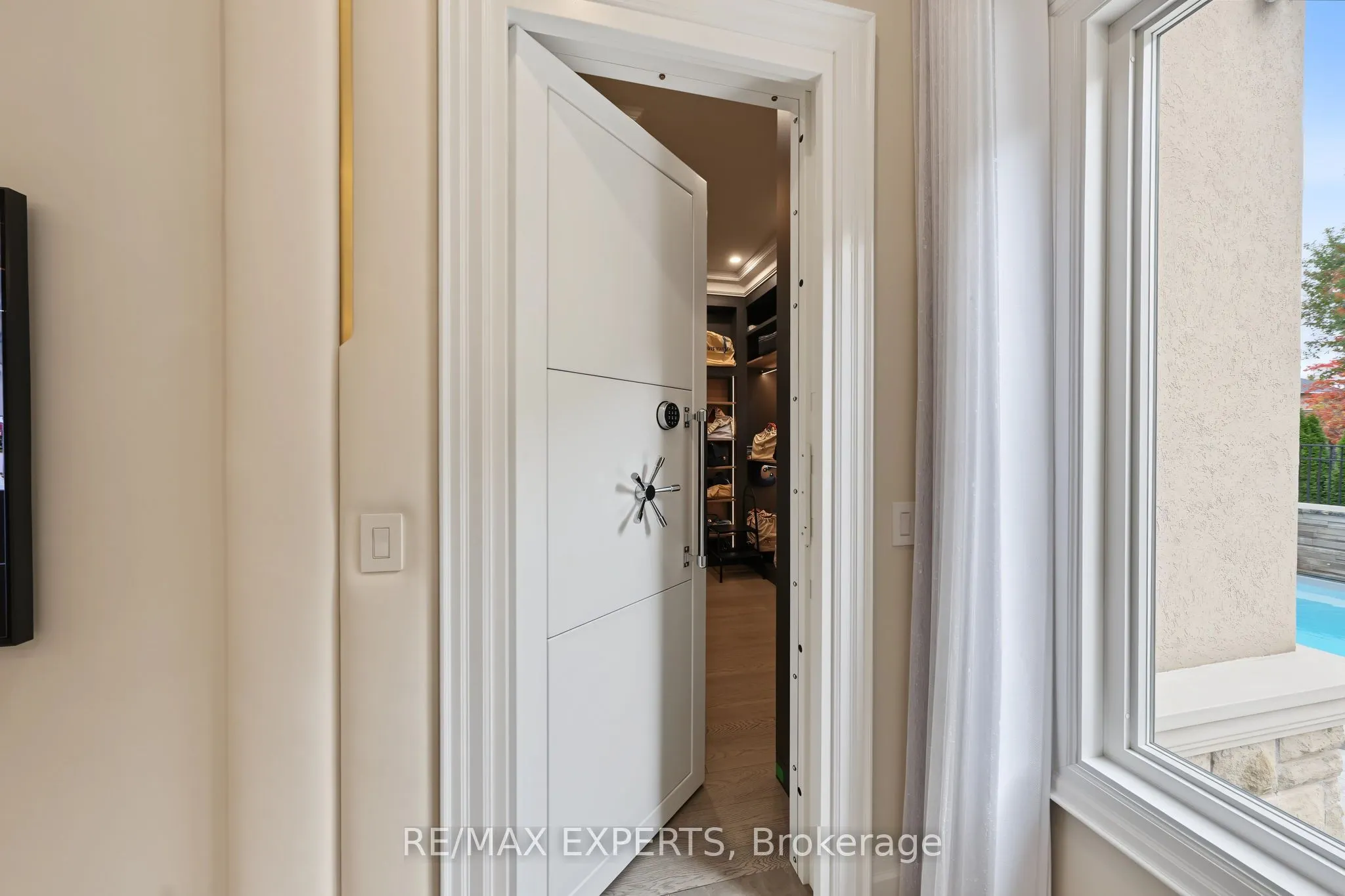 33 Highland Creek Court
