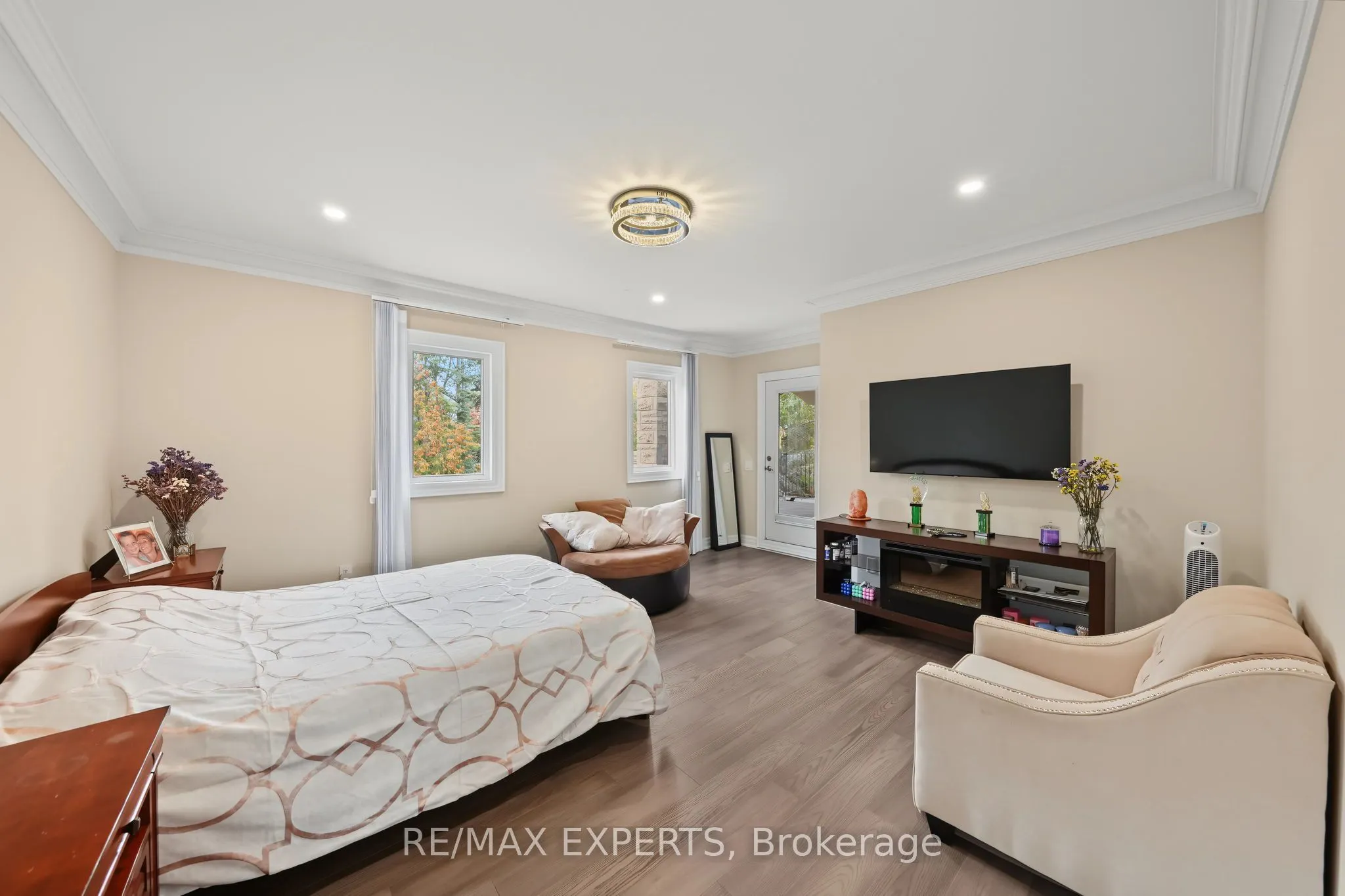 33 Highland Creek Court
