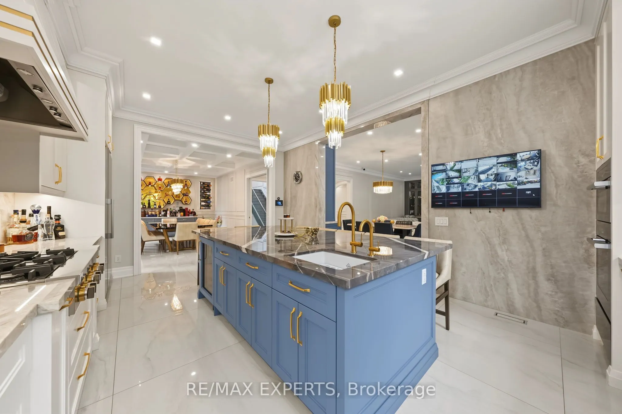33 Highland Creek Court