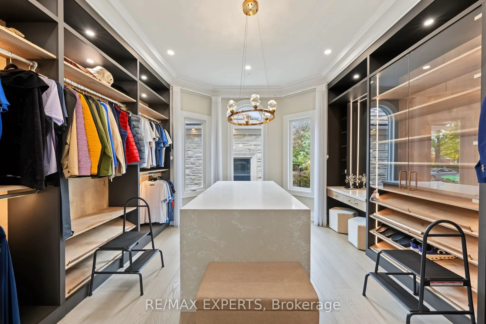 33 Highland Creek Court