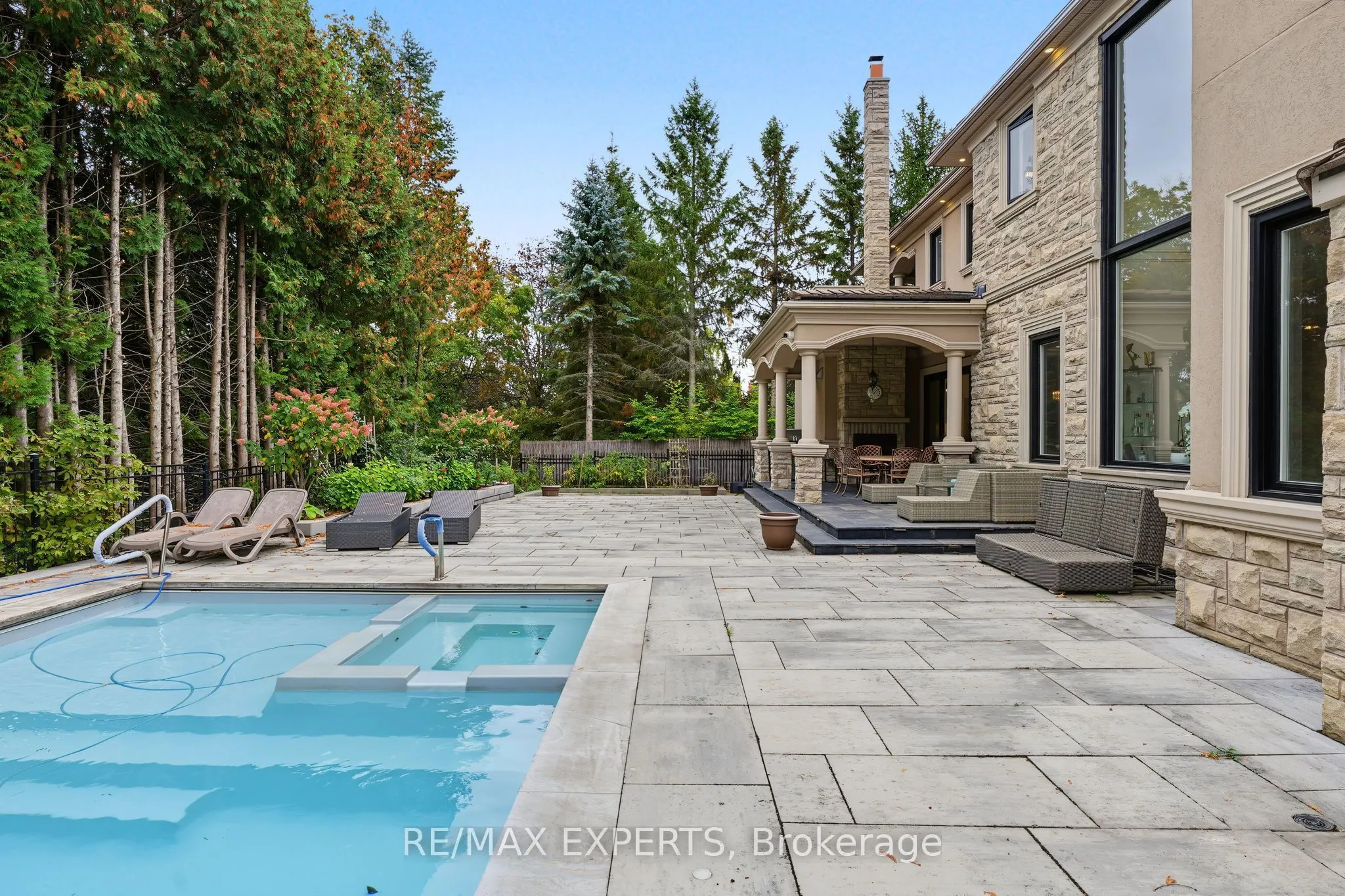 33 Highland Creek Court