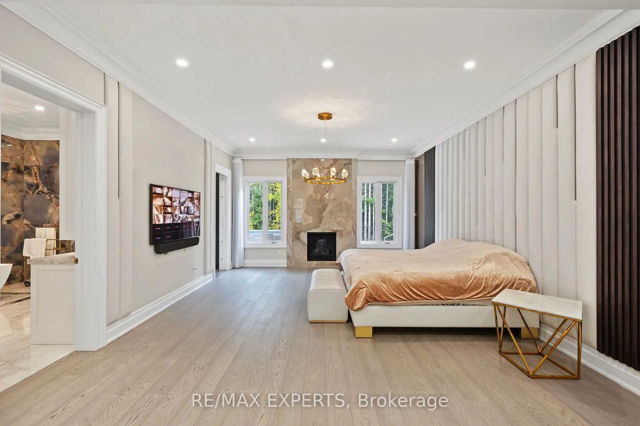 33 Highland Creek Court
