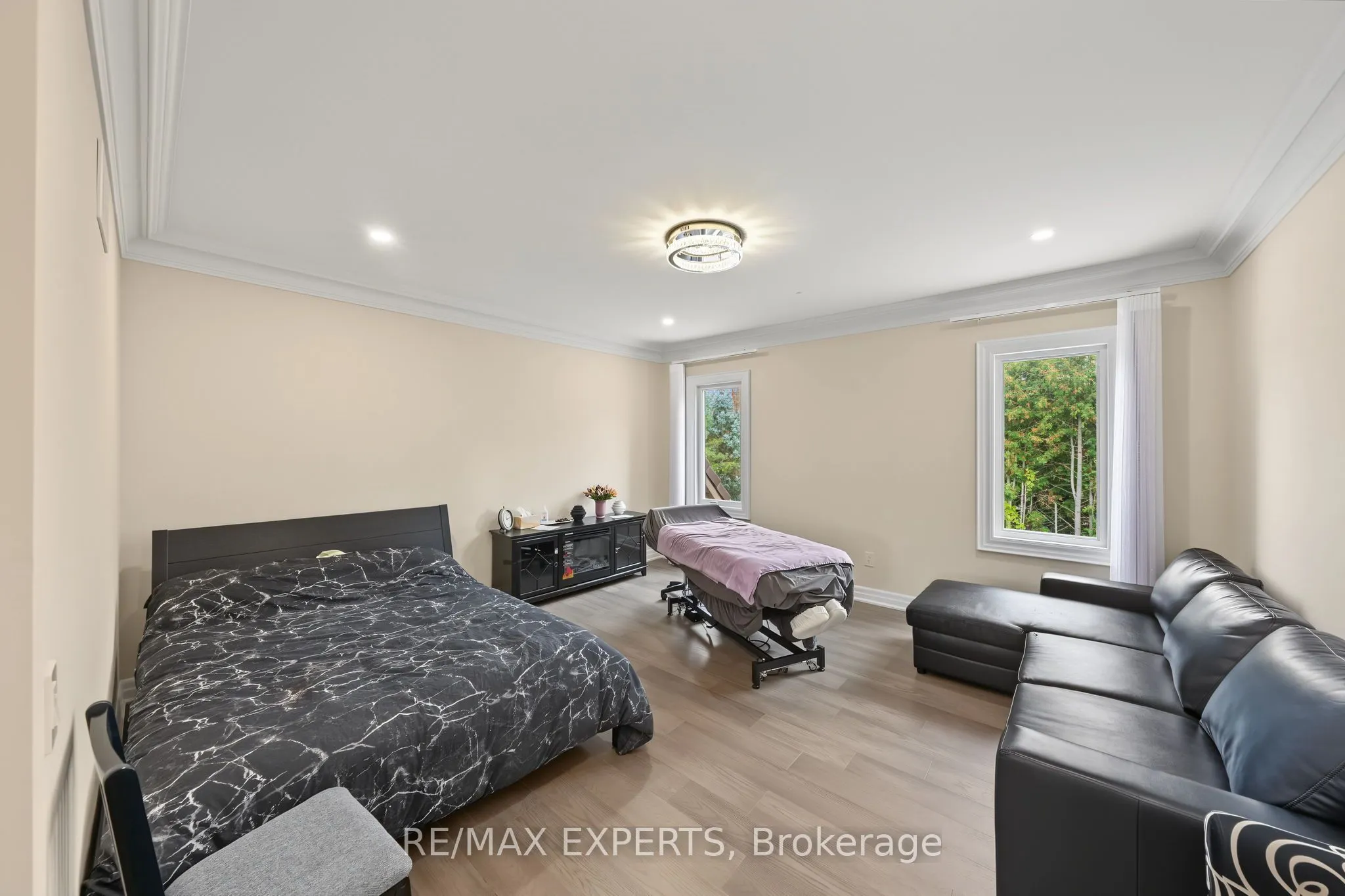 33 Highland Creek Court