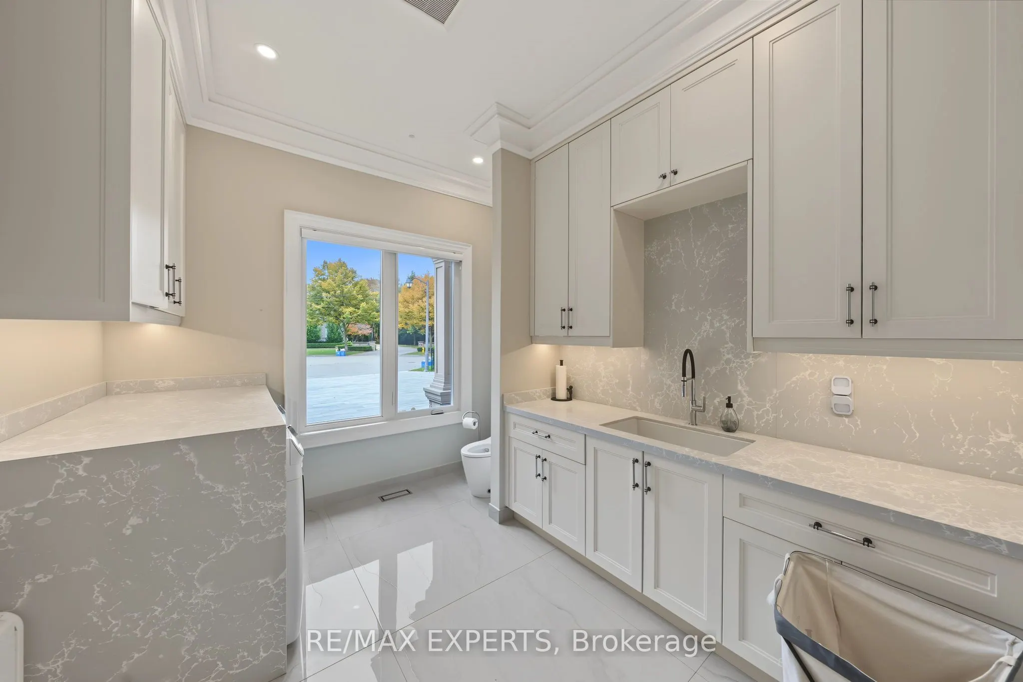 33 Highland Creek Court