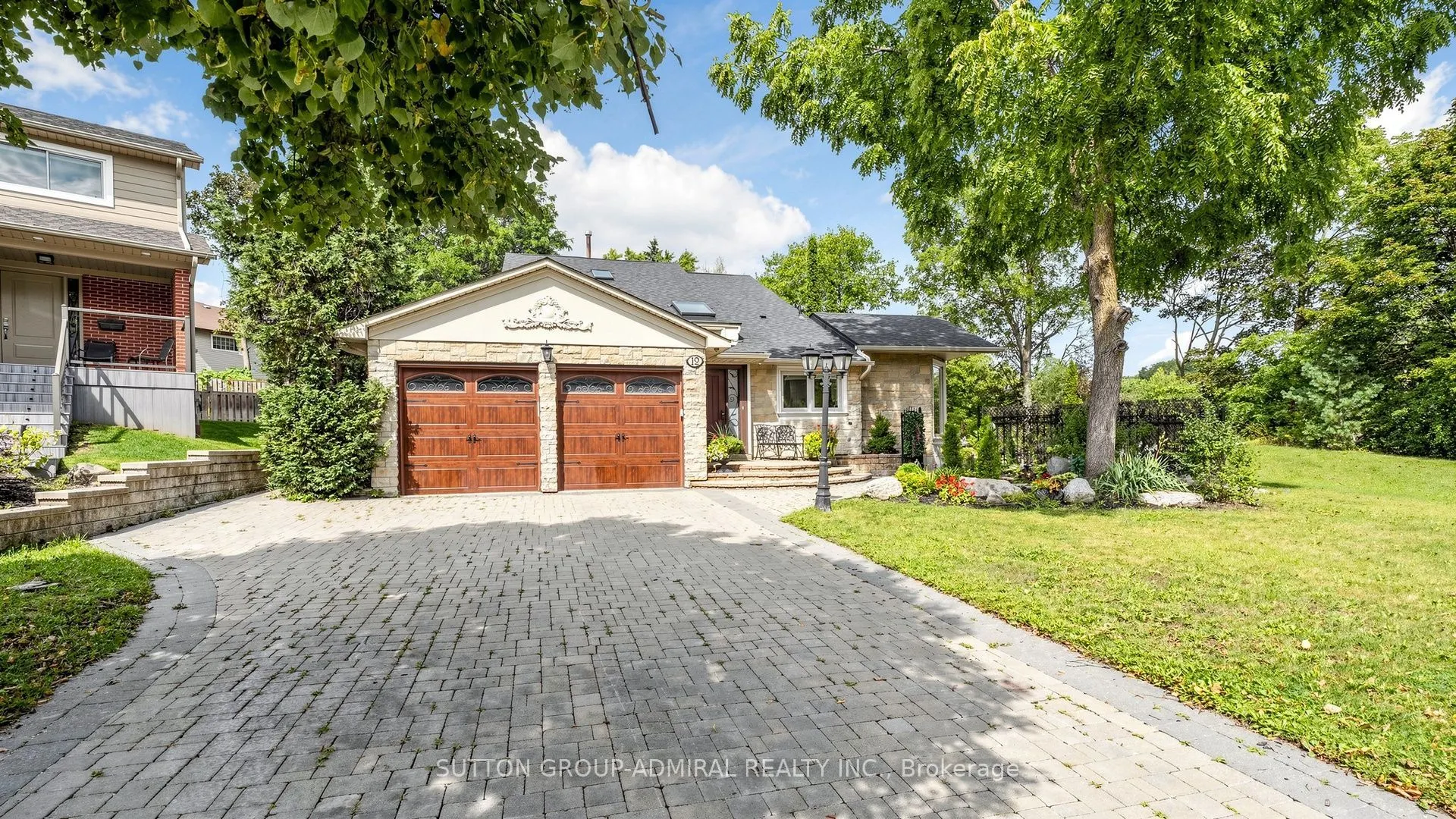 12 Saunders Lane