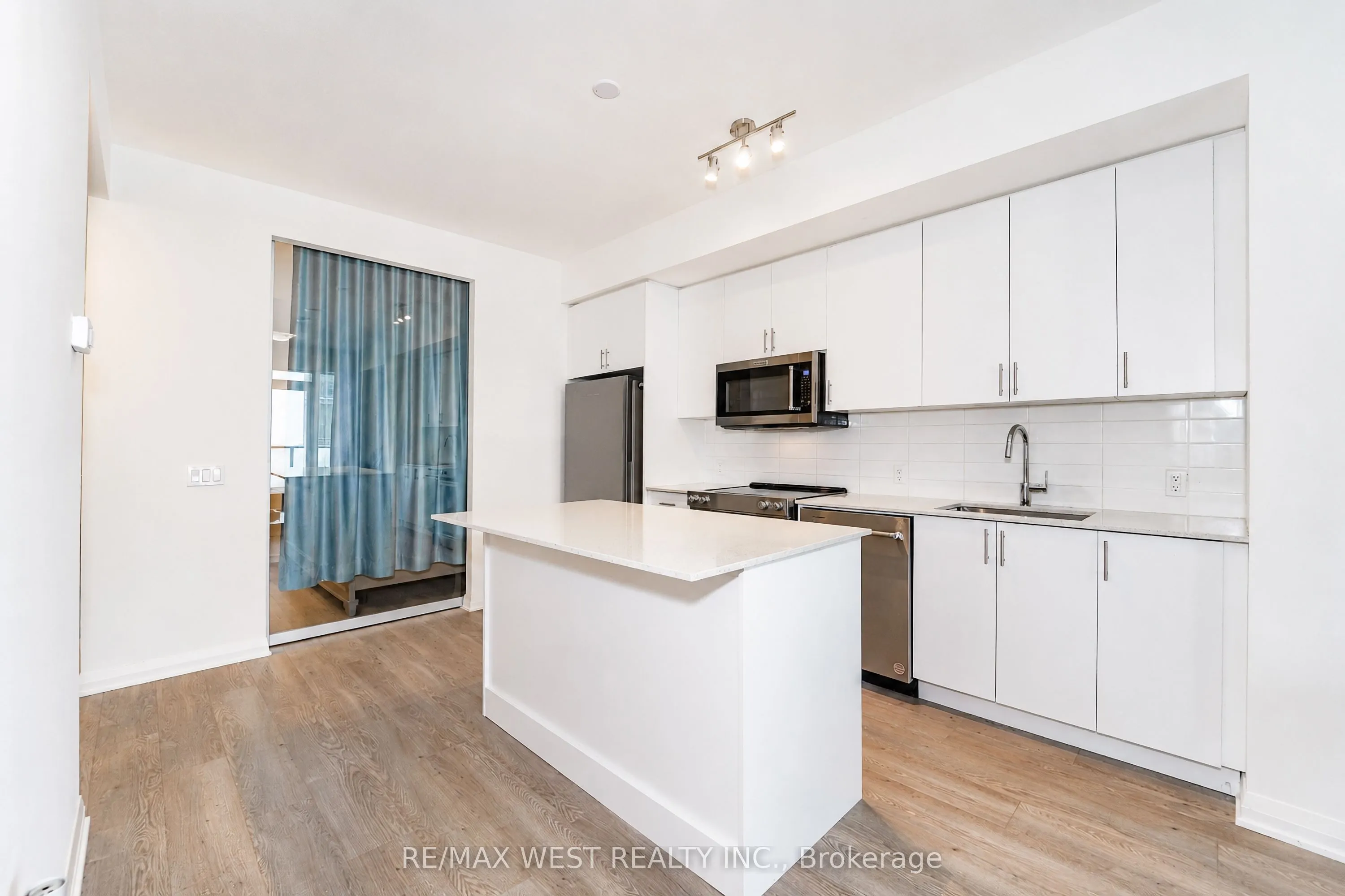 8960 Jane Street #1502