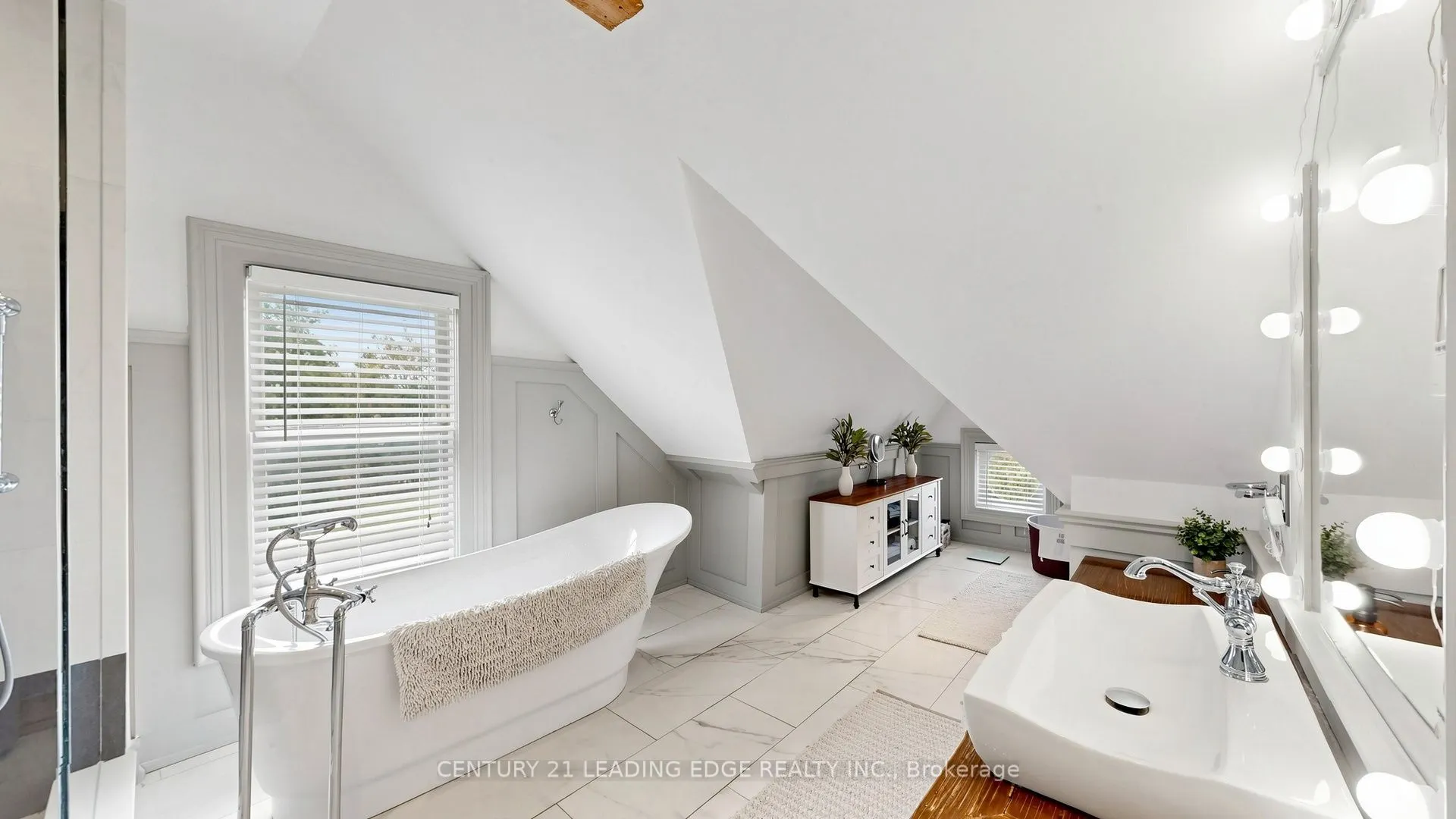 6 Aileen Lewis Court