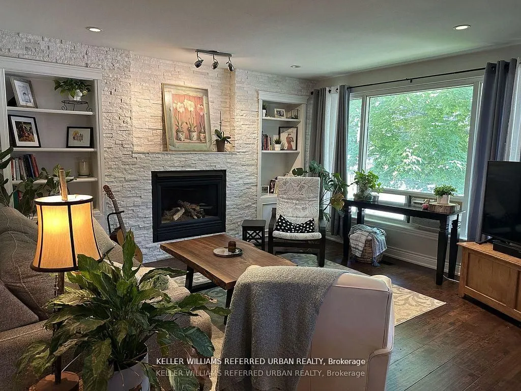 30 Collins Crescent #Main