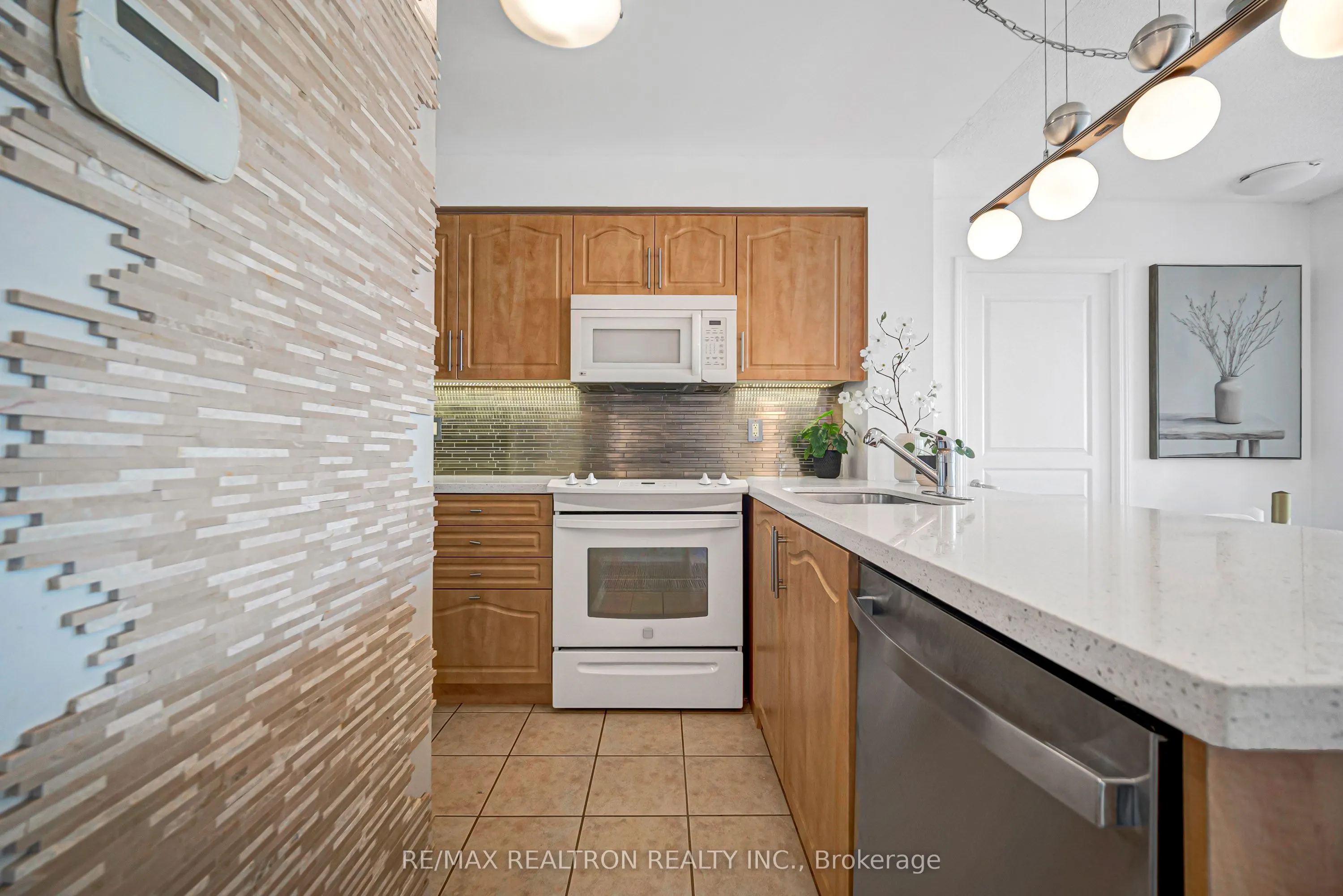 330 Red Maple Road #601