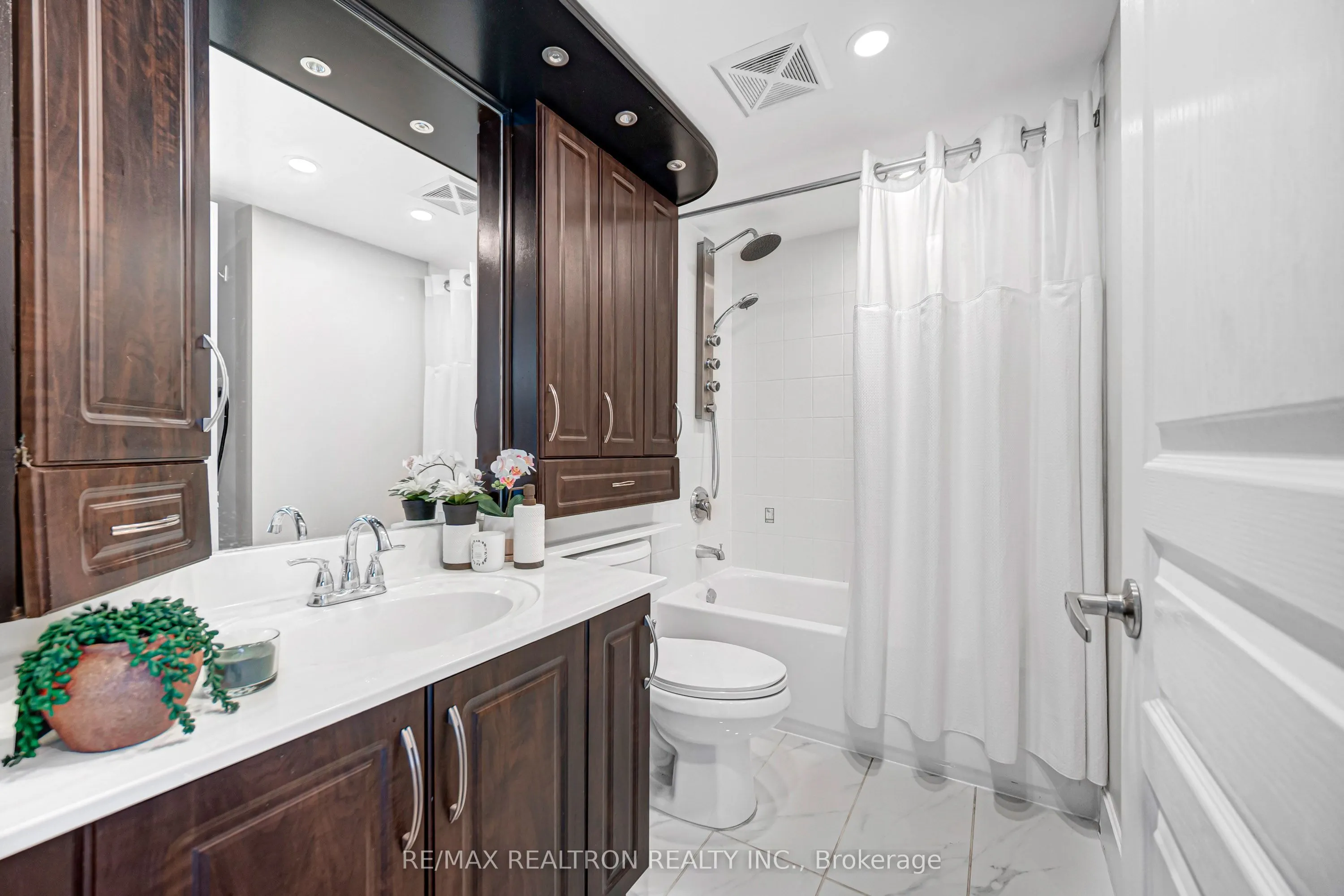 330 Red Maple Road #601