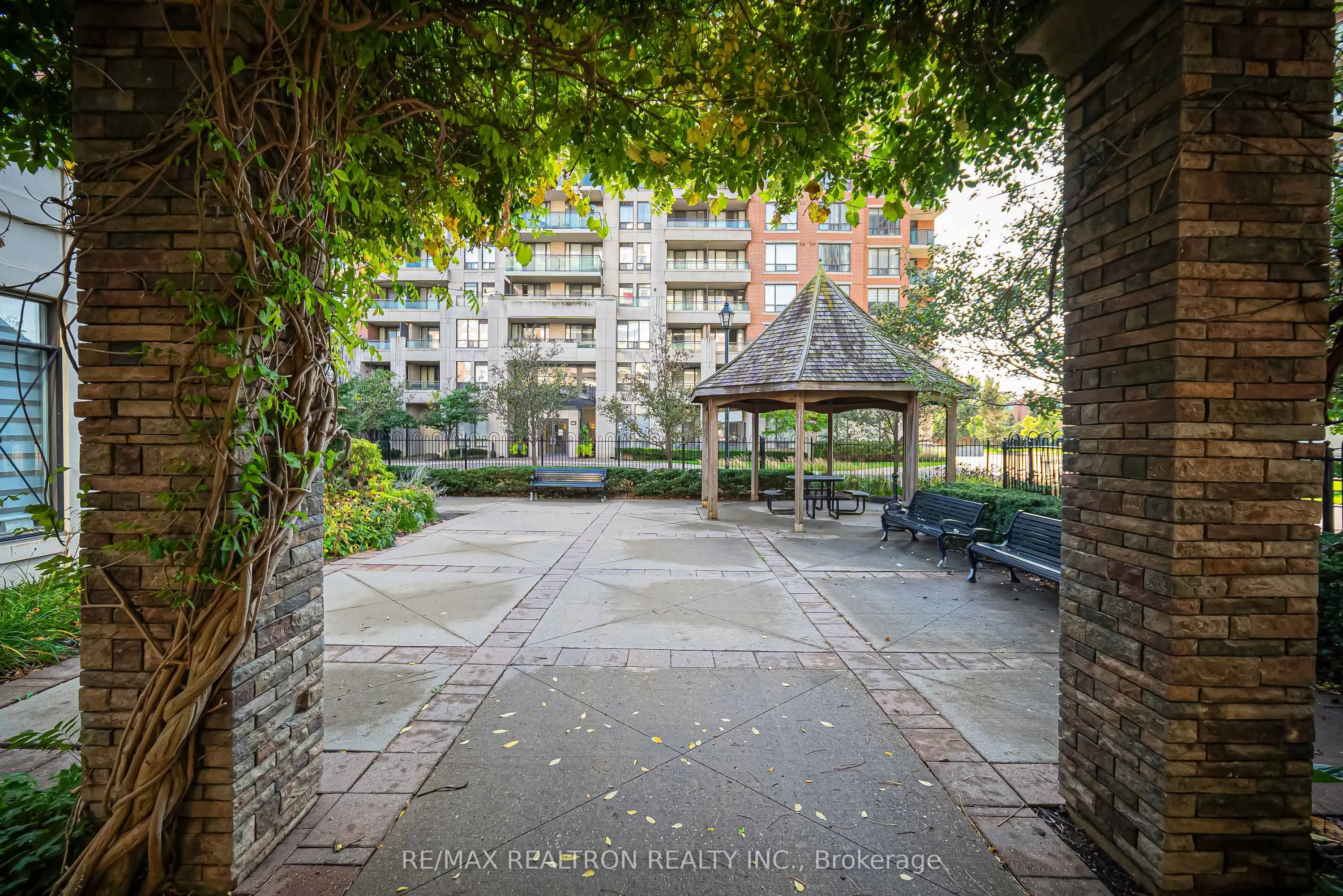 330 Red Maple Road #601