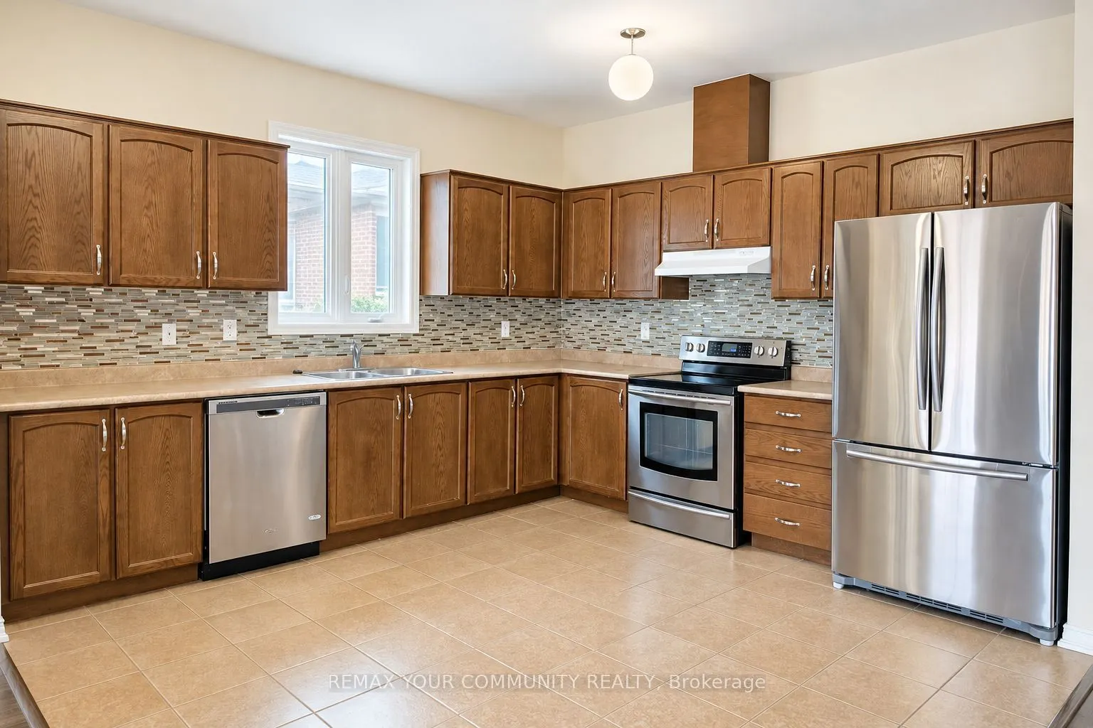 10 Armstrong Crescent #Main Fl