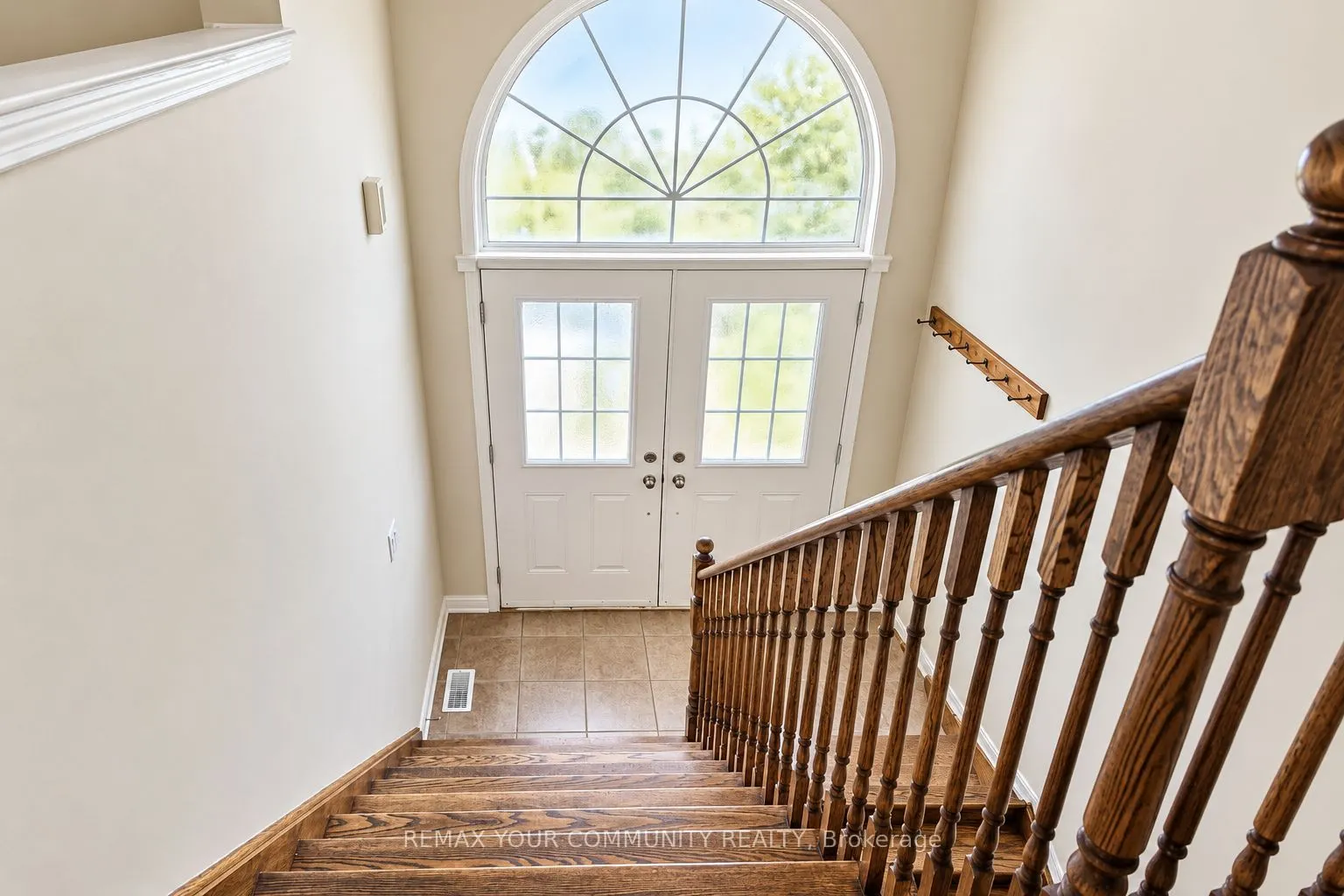 10 Armstrong Crescent #Main Fl