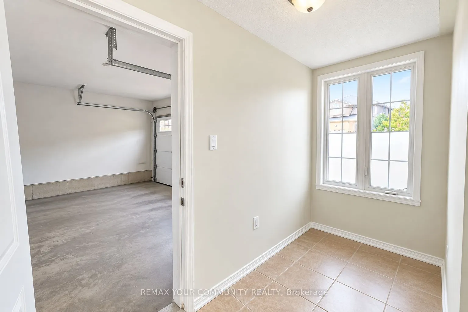 10 Armstrong Crescent #Main Fl