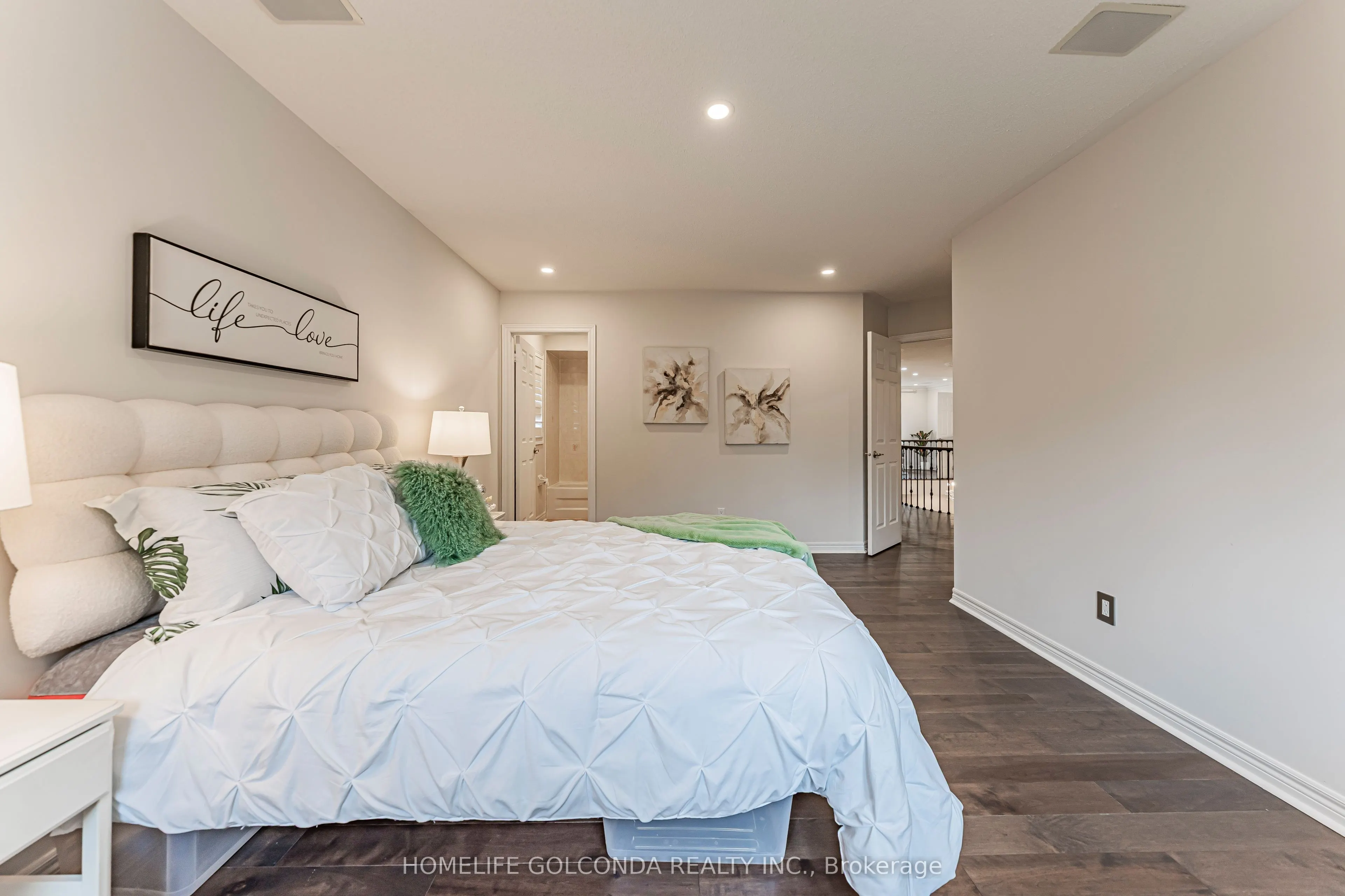 30 Goldring Crescent