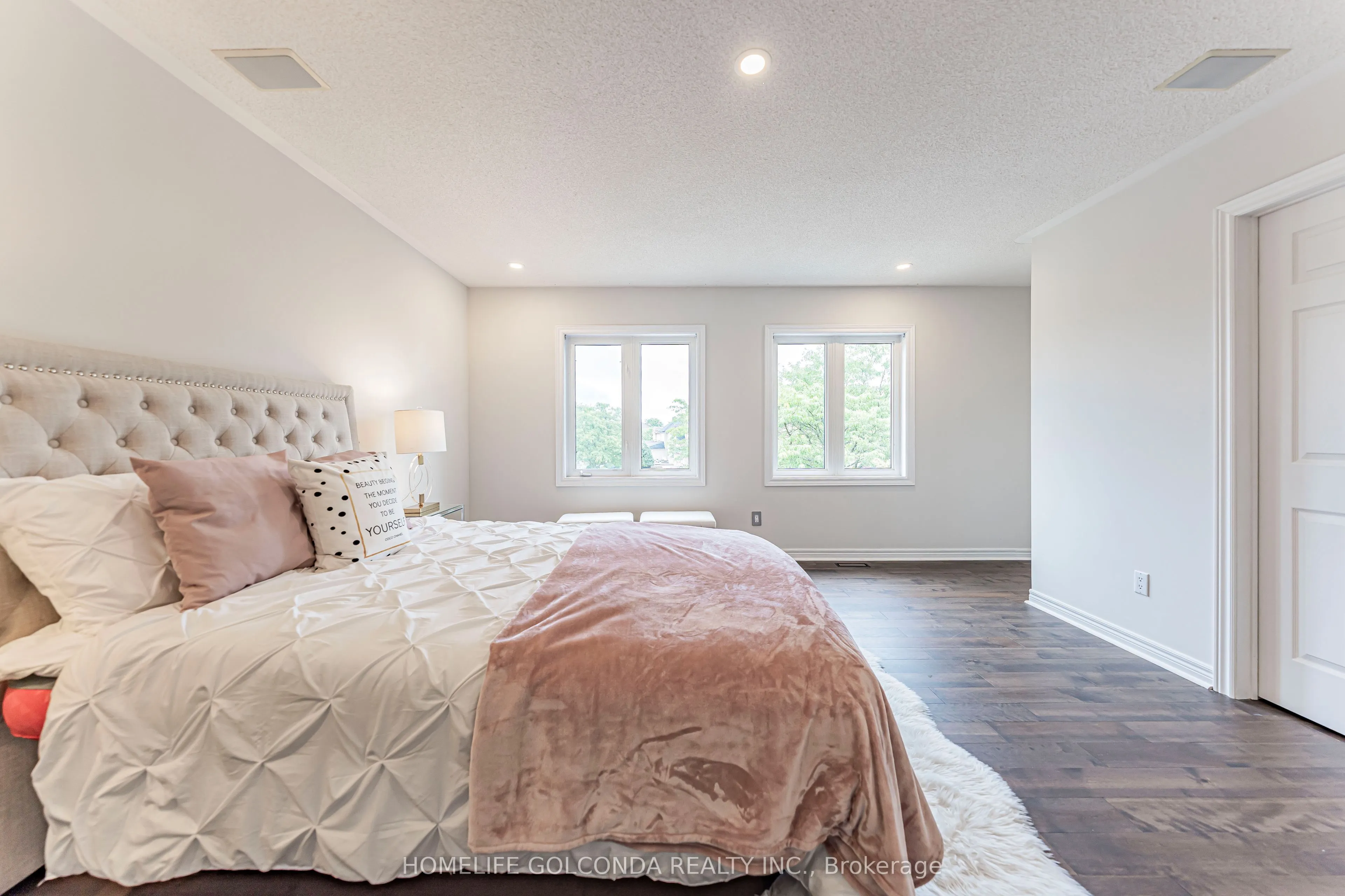 30 Goldring Crescent