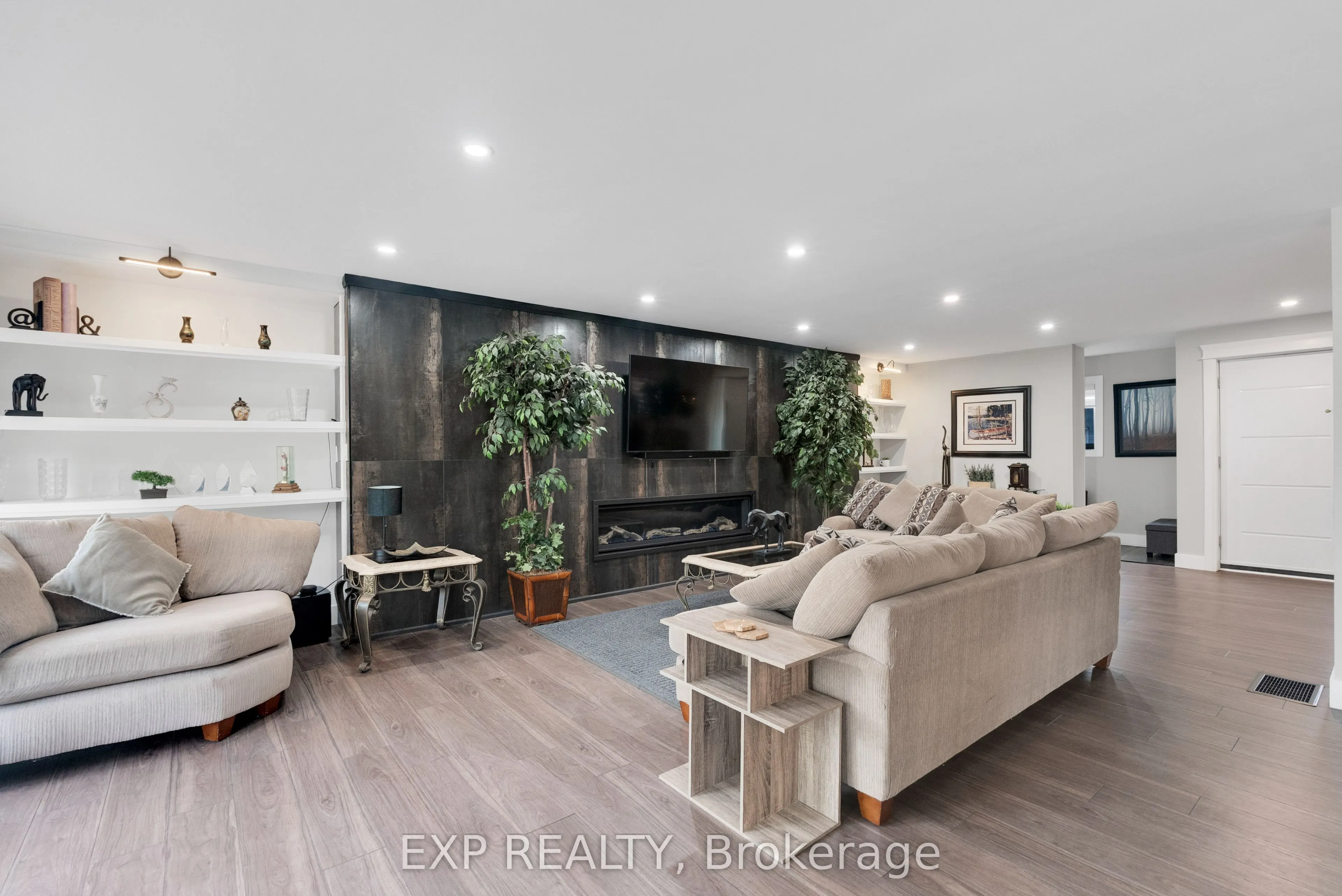 143 Albert Street W