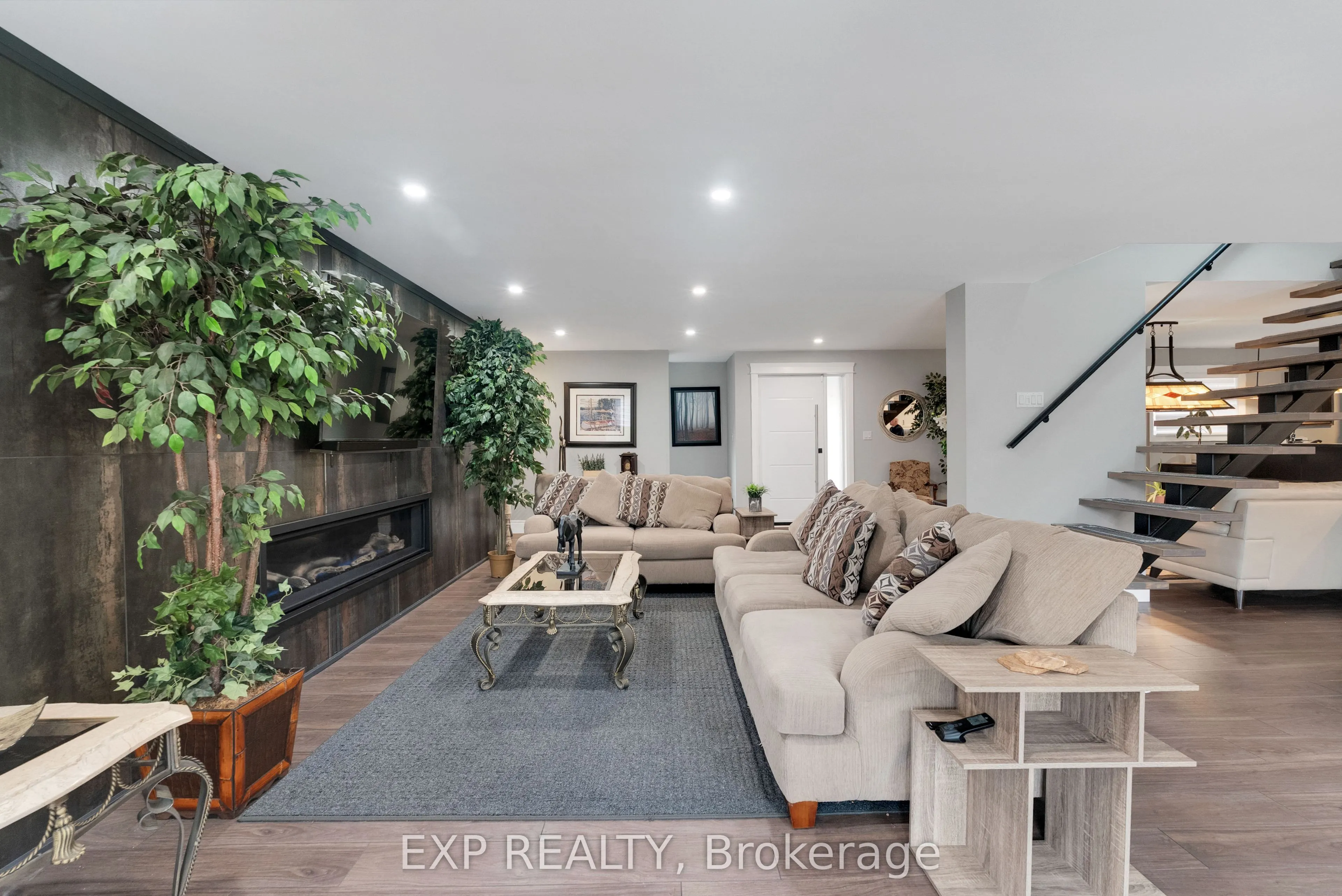 143 Albert Street W