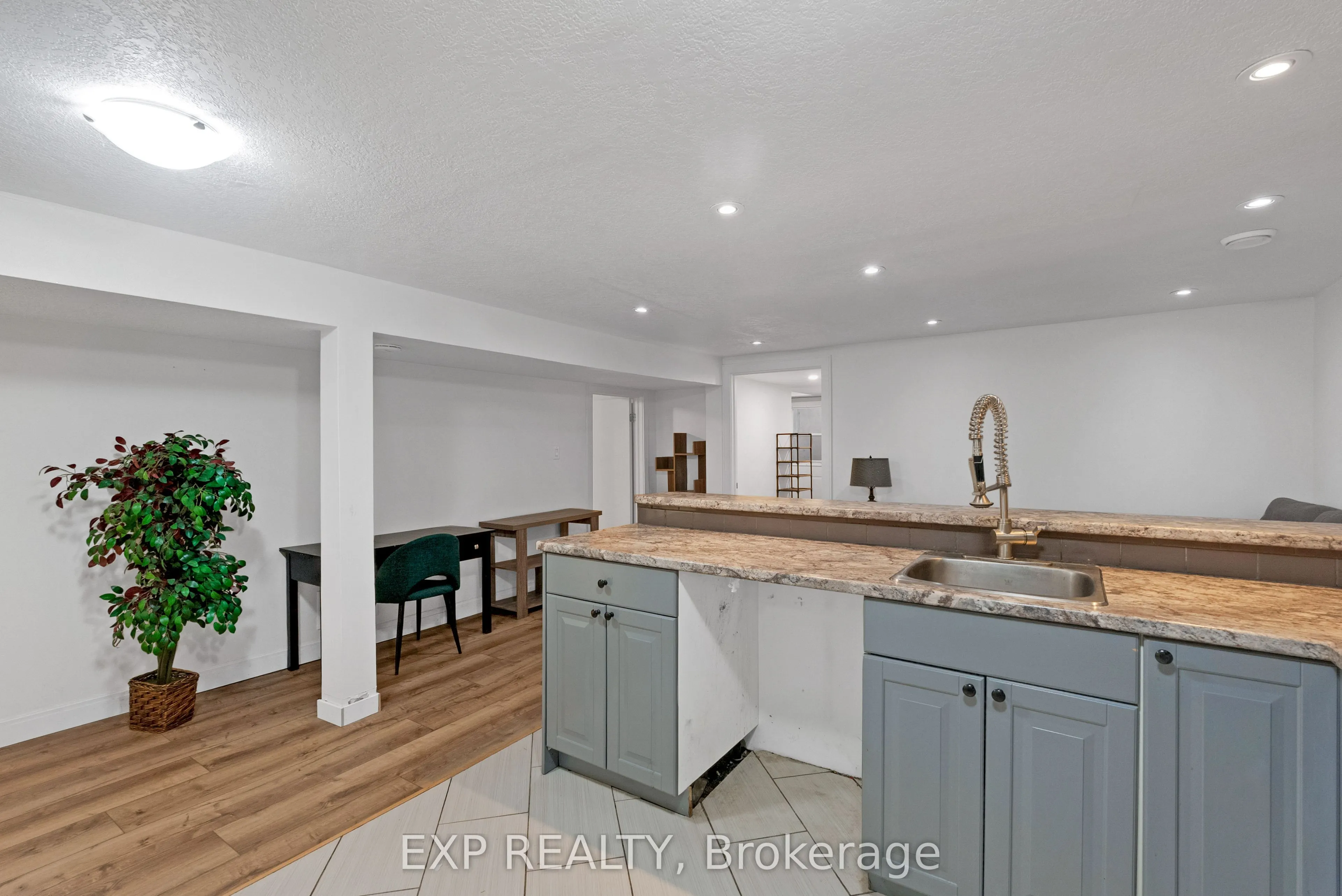 143 Albert Street W