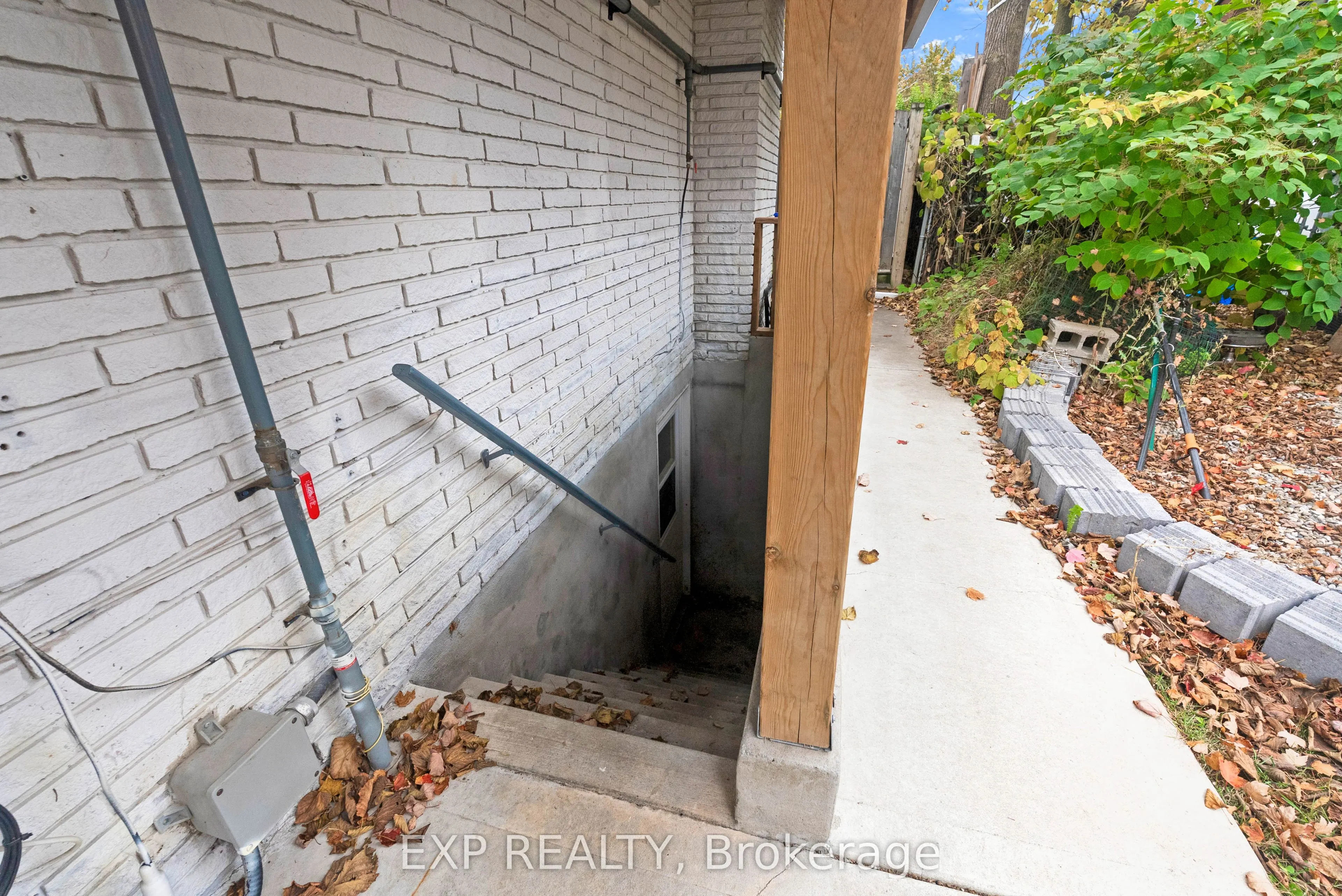 143 Albert Street W