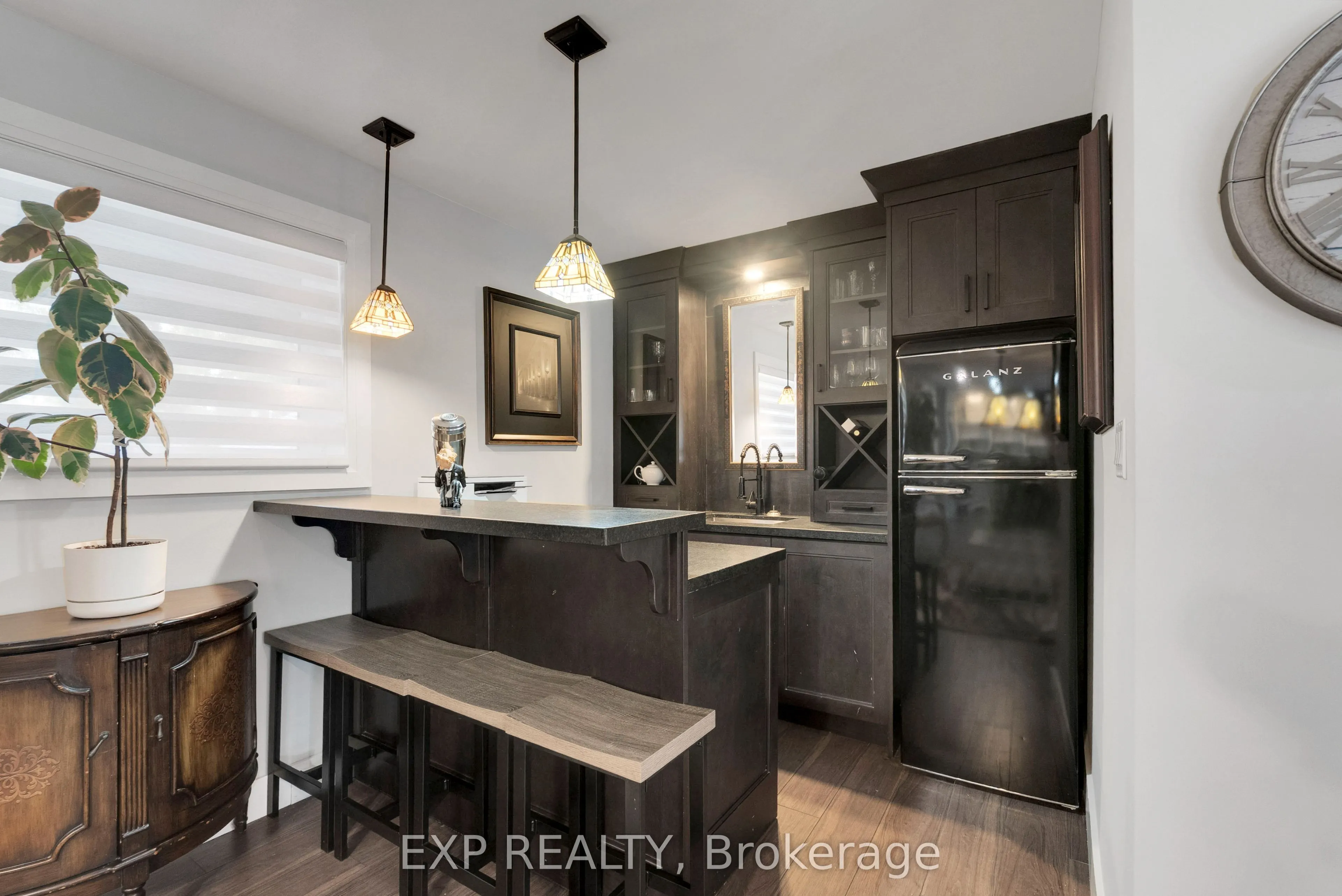 143 Albert Street W