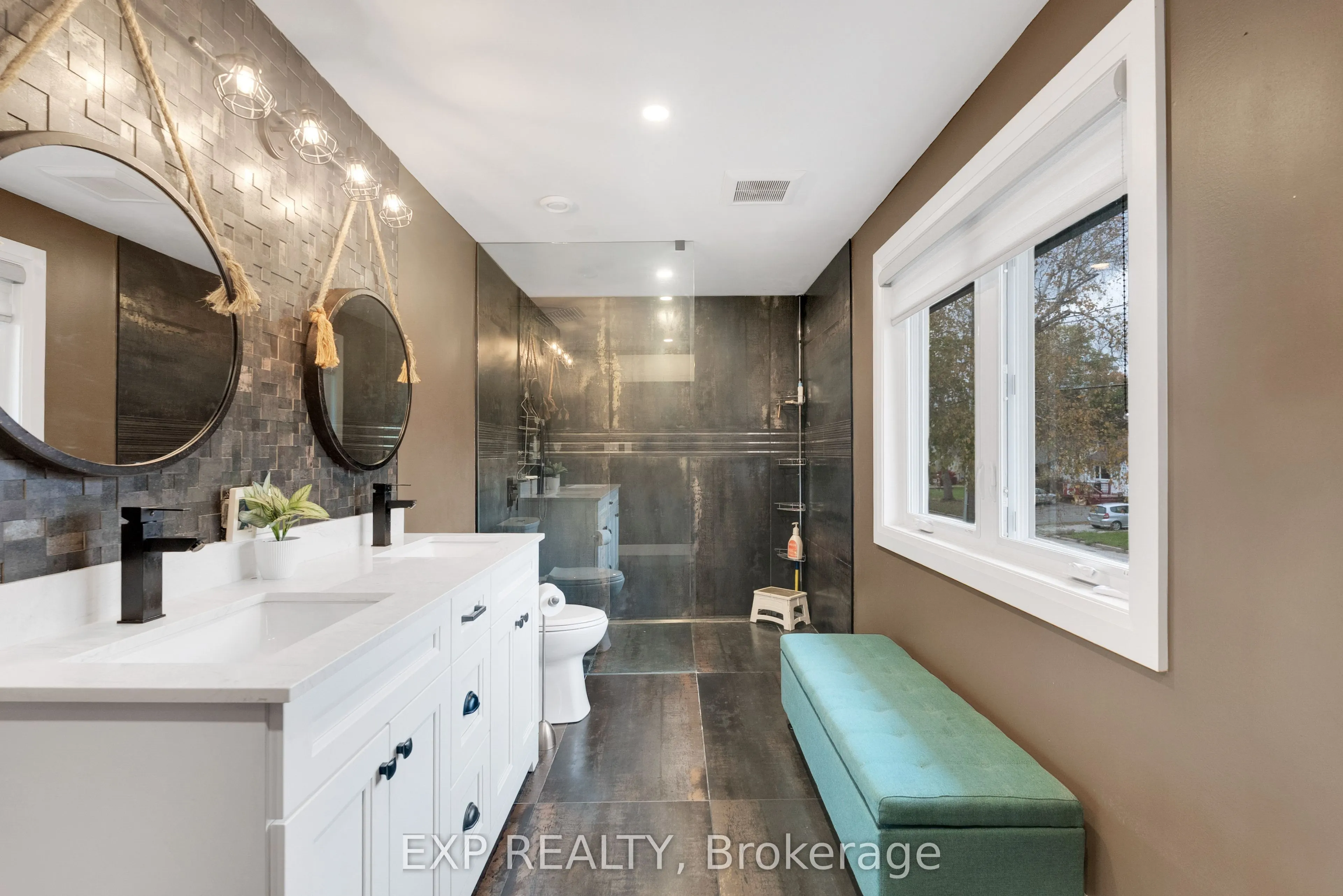 143 Albert Street W