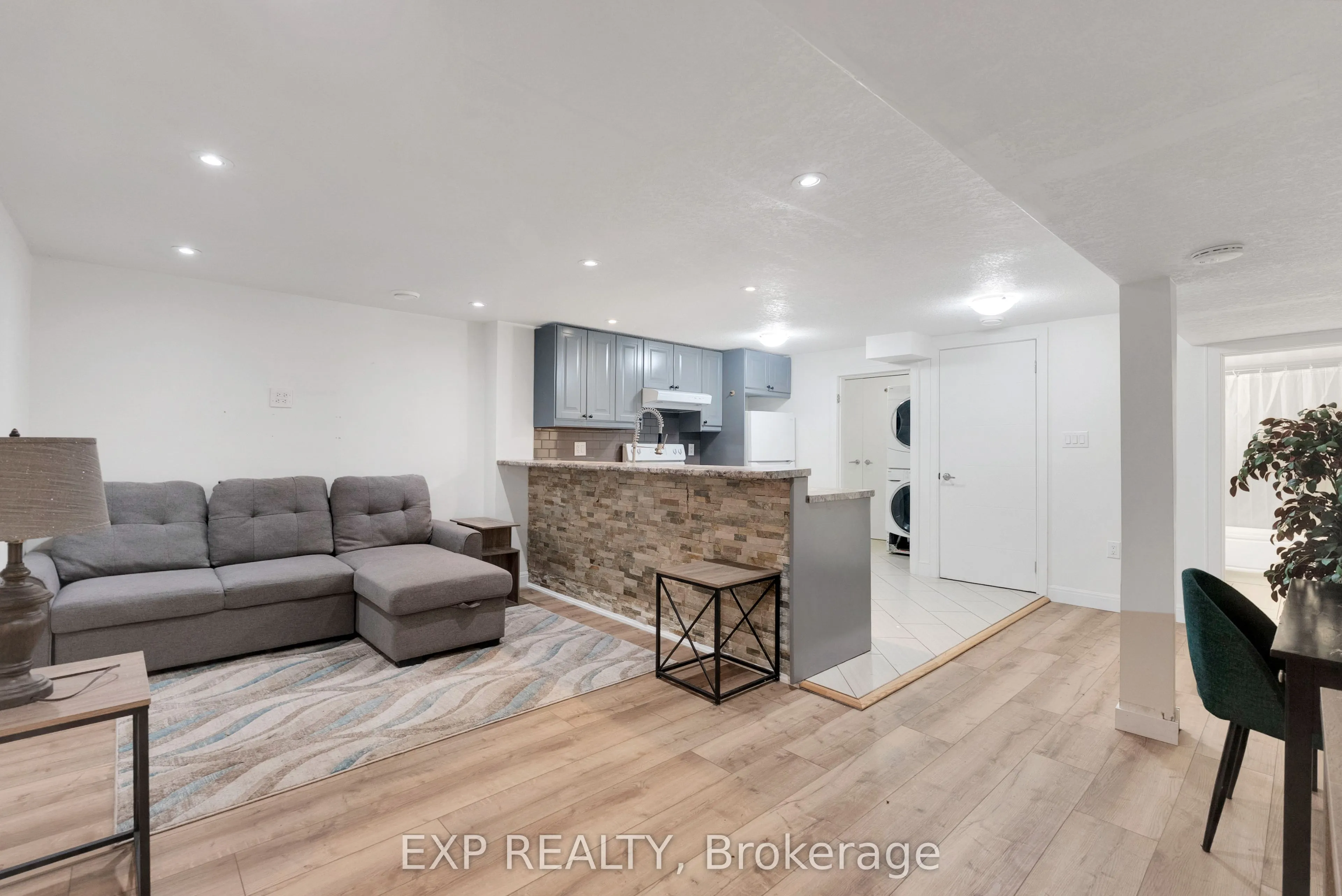 143 Albert Street W
