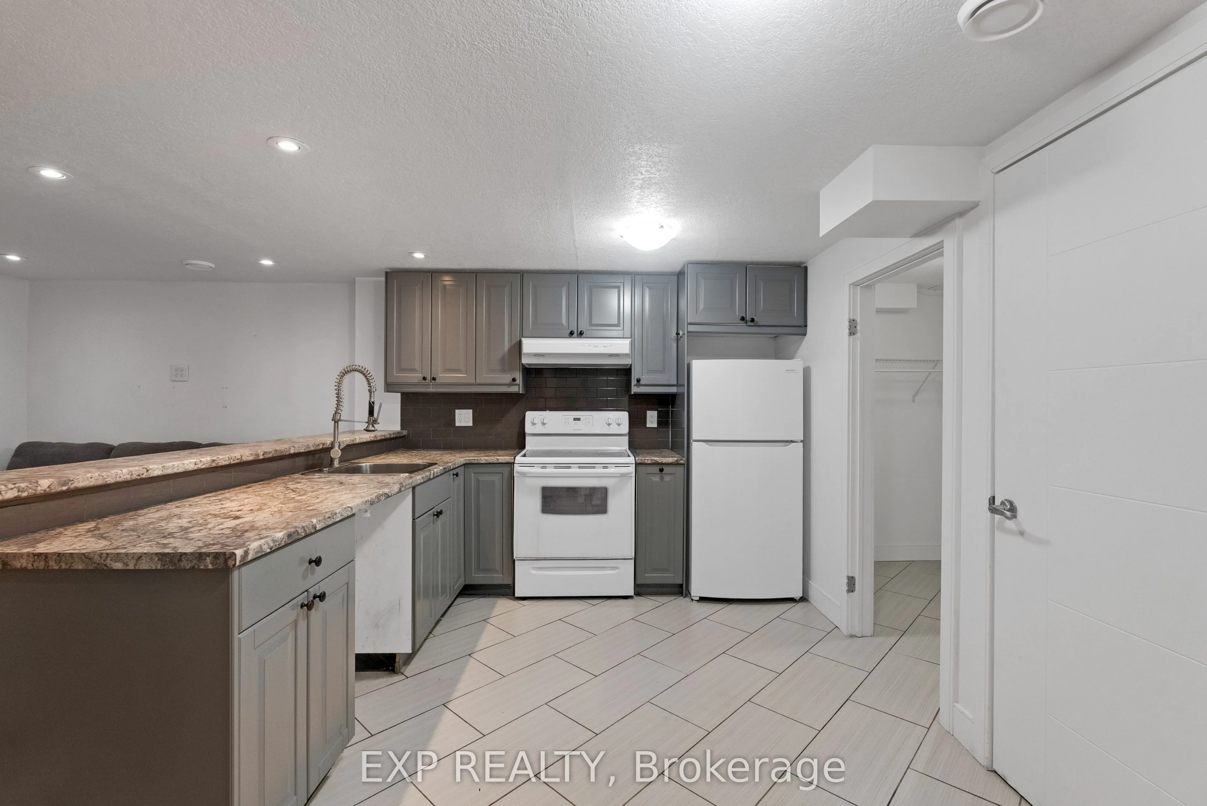 143 Albert Street W