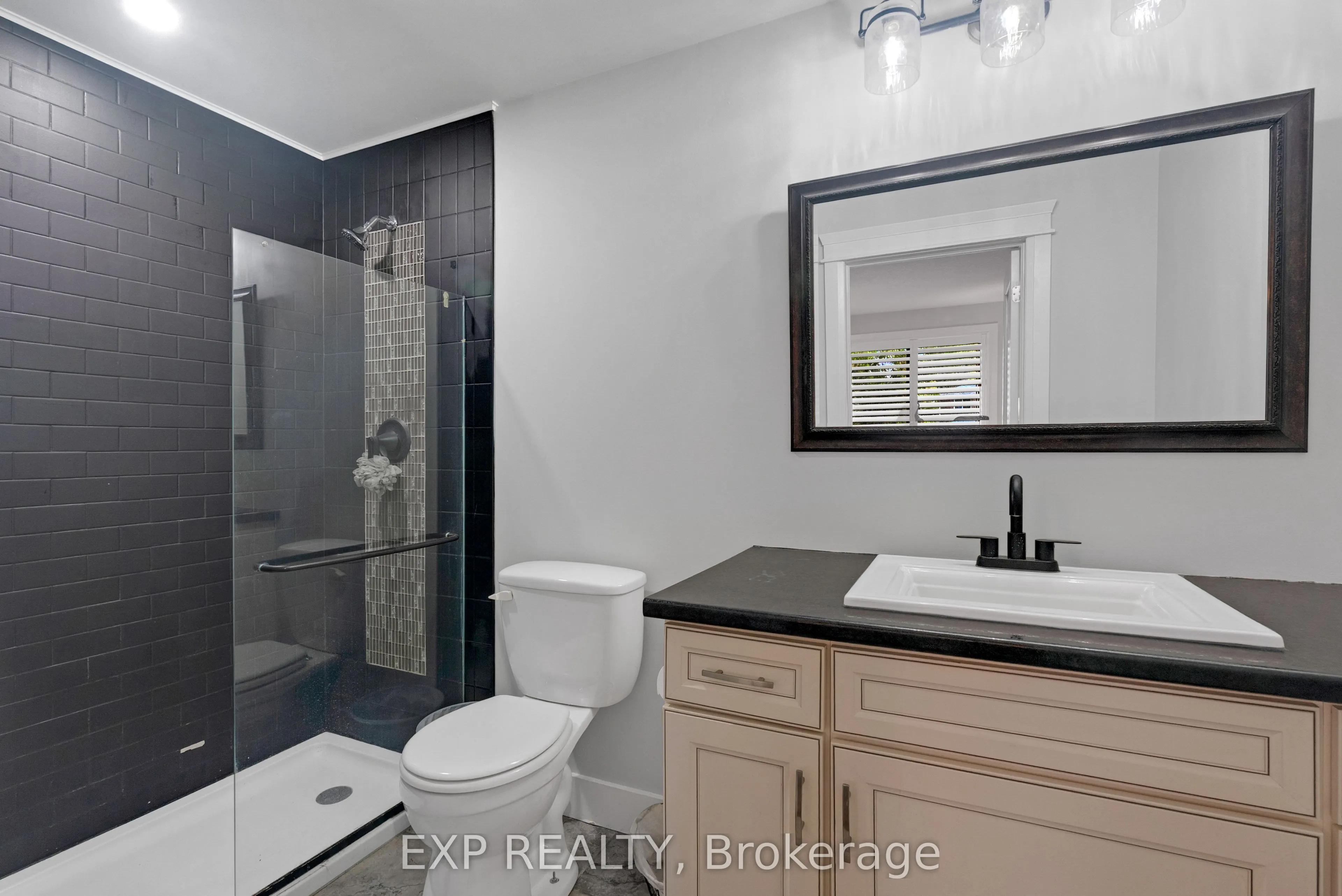 143 Albert Street W