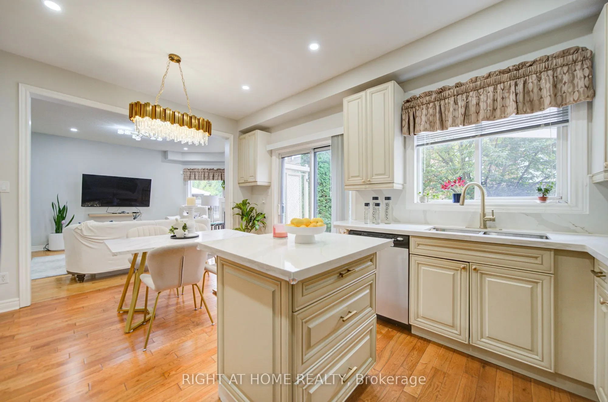81 Old Colony Road