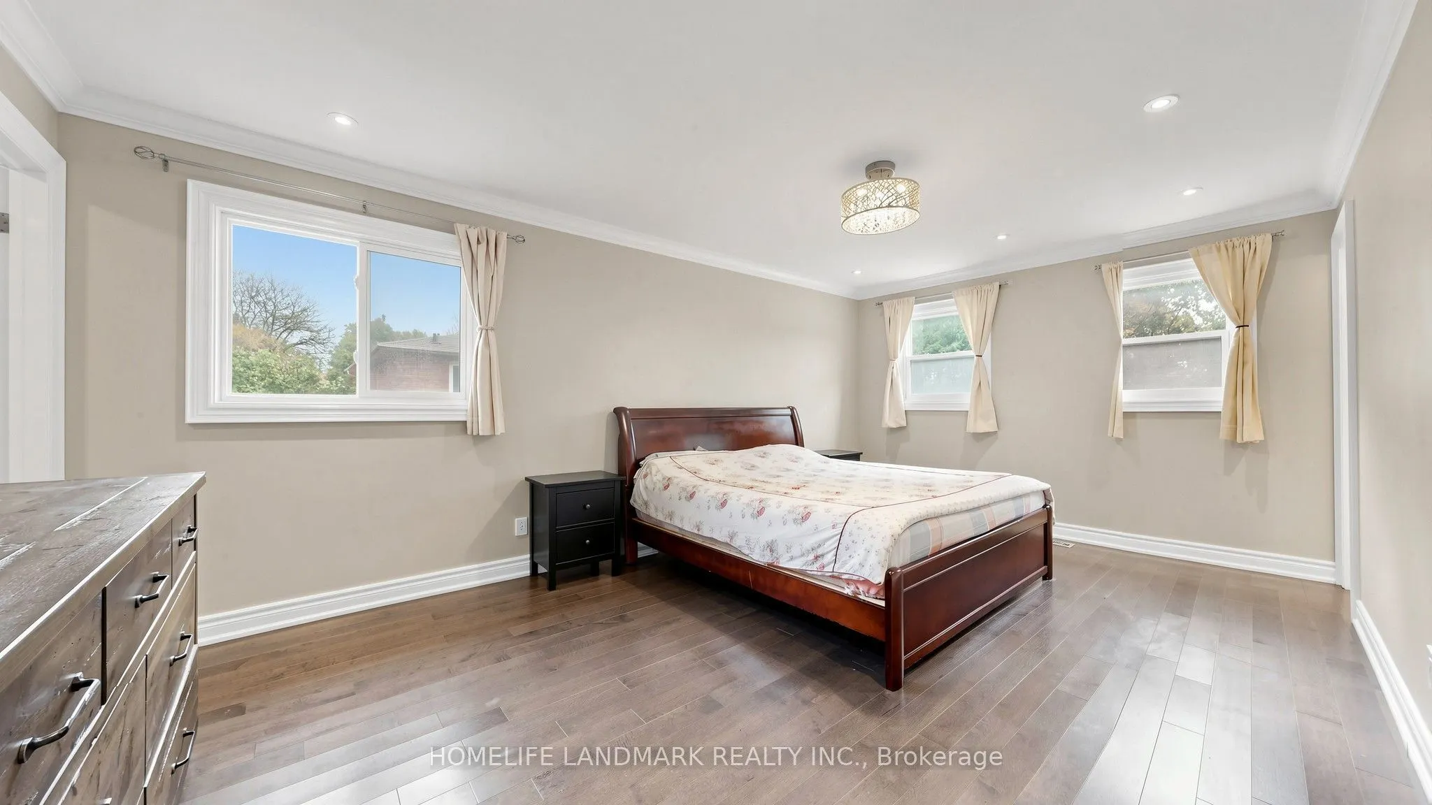 4 Bishop Crescent