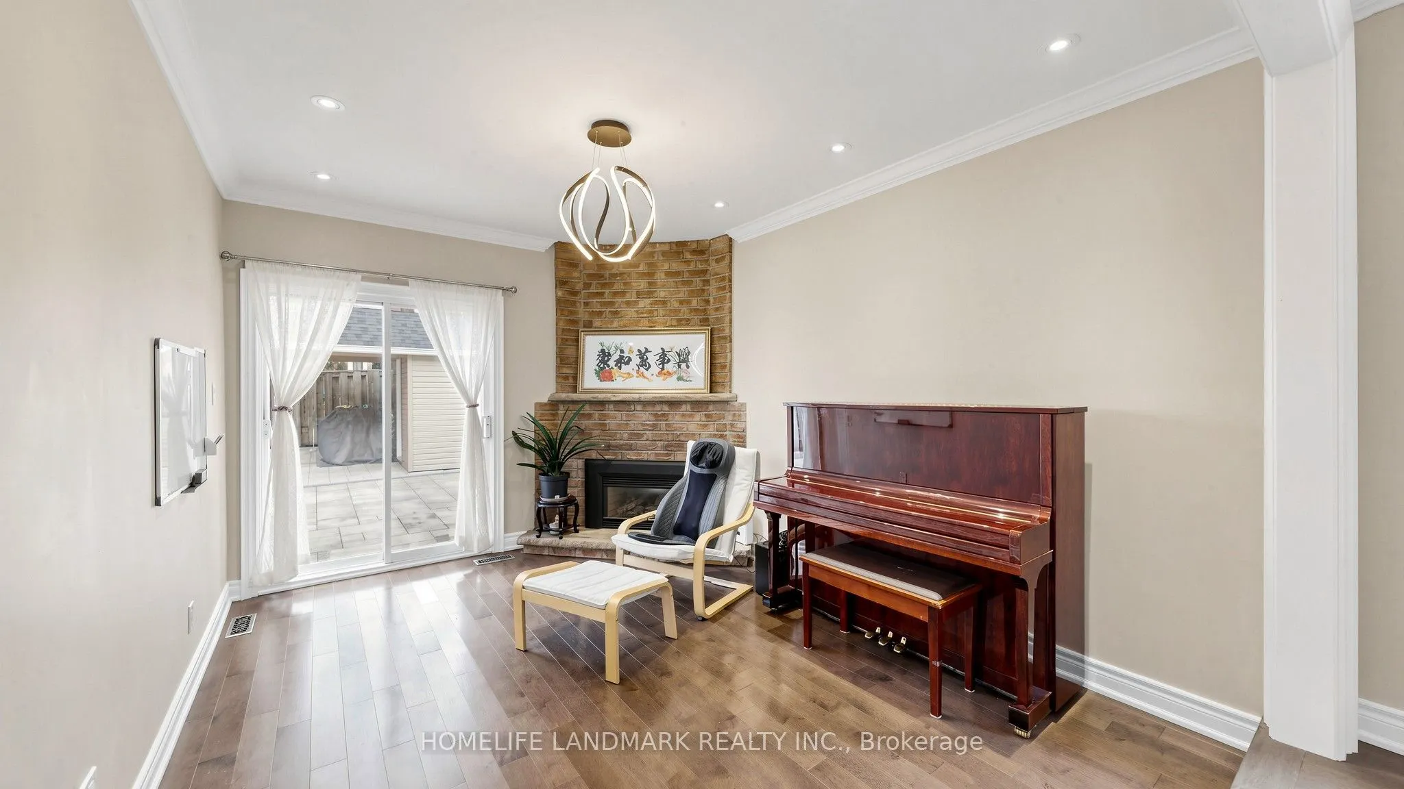 4 Bishop Crescent