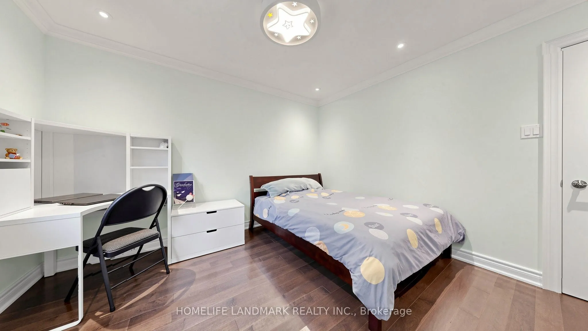 4 Bishop Crescent