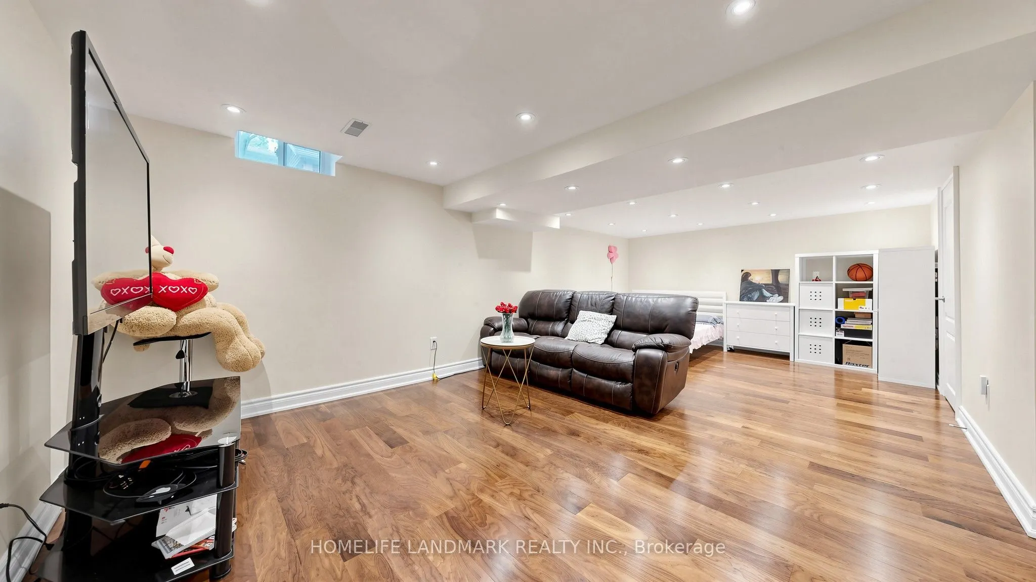 4 Bishop Crescent
