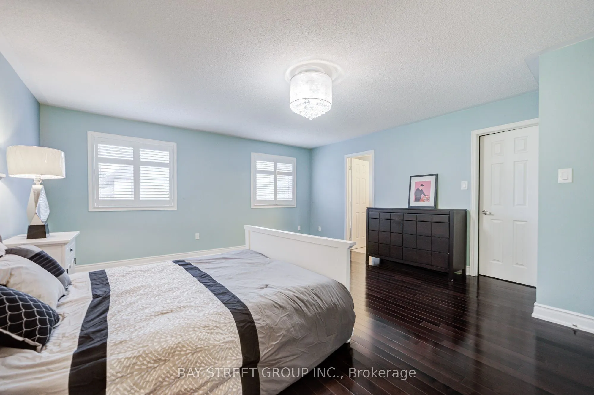 11 Farmington Road