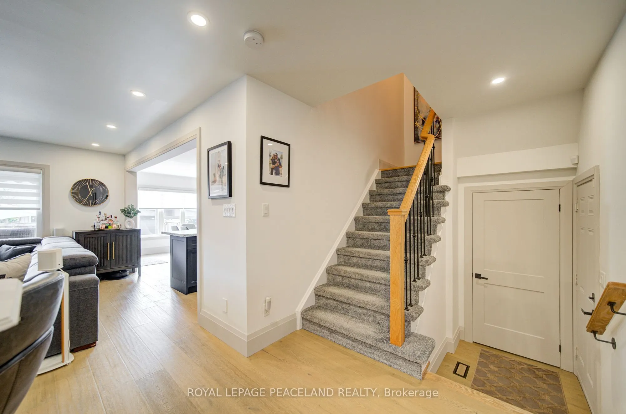 21 Don Hadden Crescent
