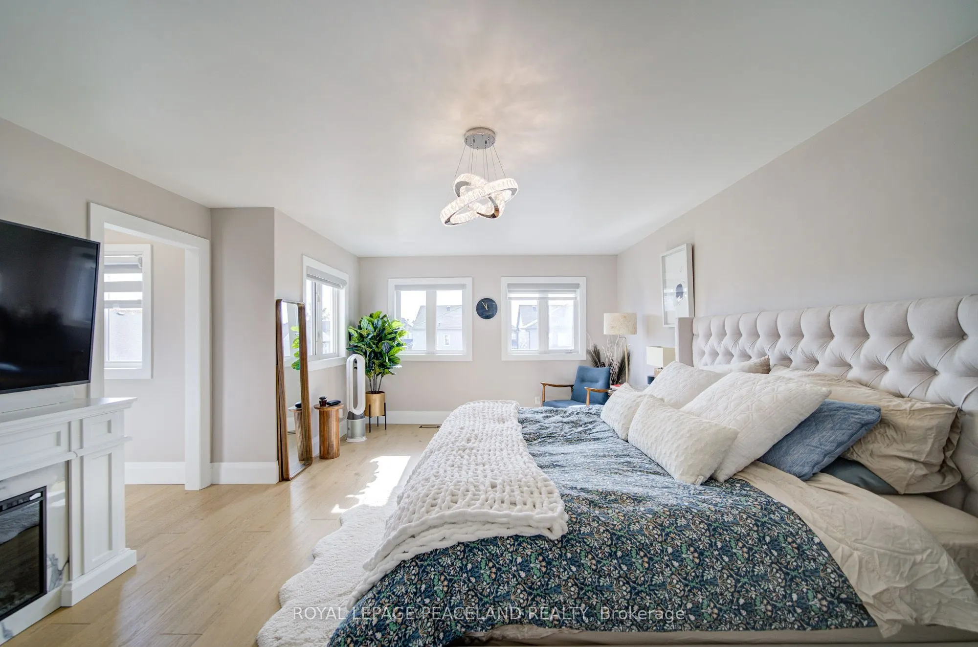 21 Don Hadden Crescent
