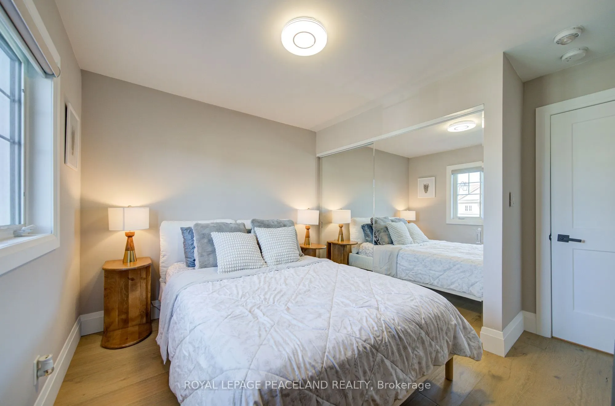 21 Don Hadden Crescent