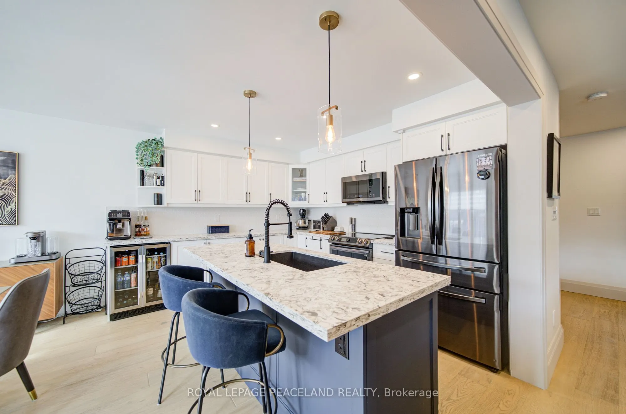21 Don Hadden Crescent
