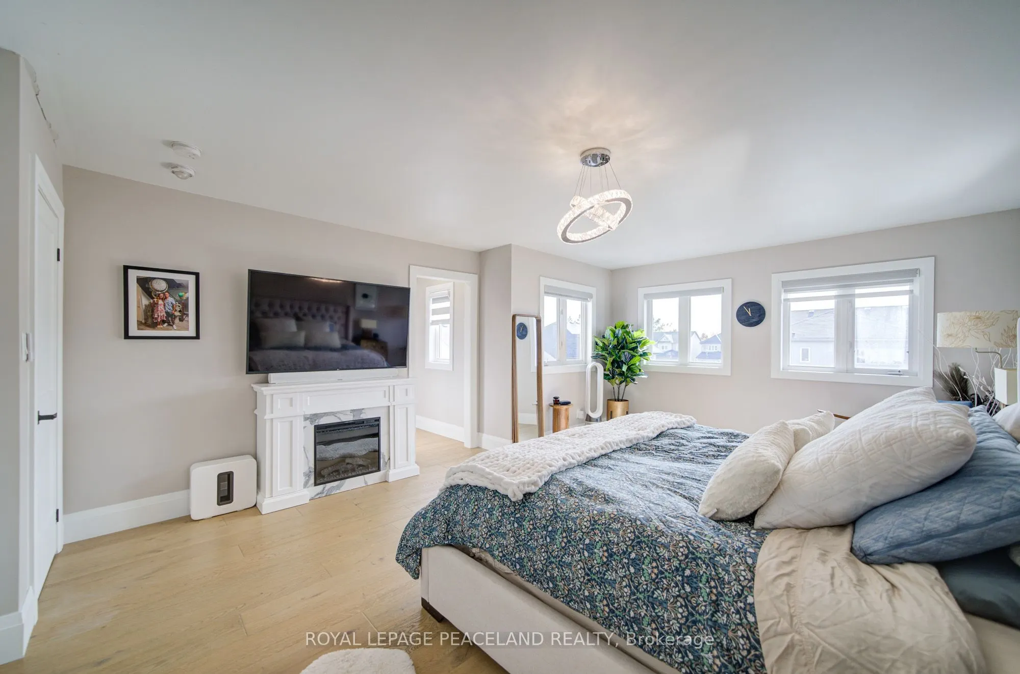 21 Don Hadden Crescent