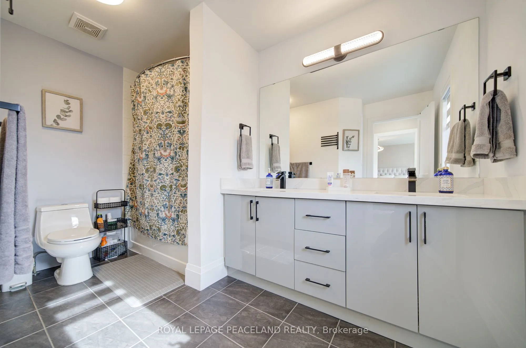 21 Don Hadden Crescent
