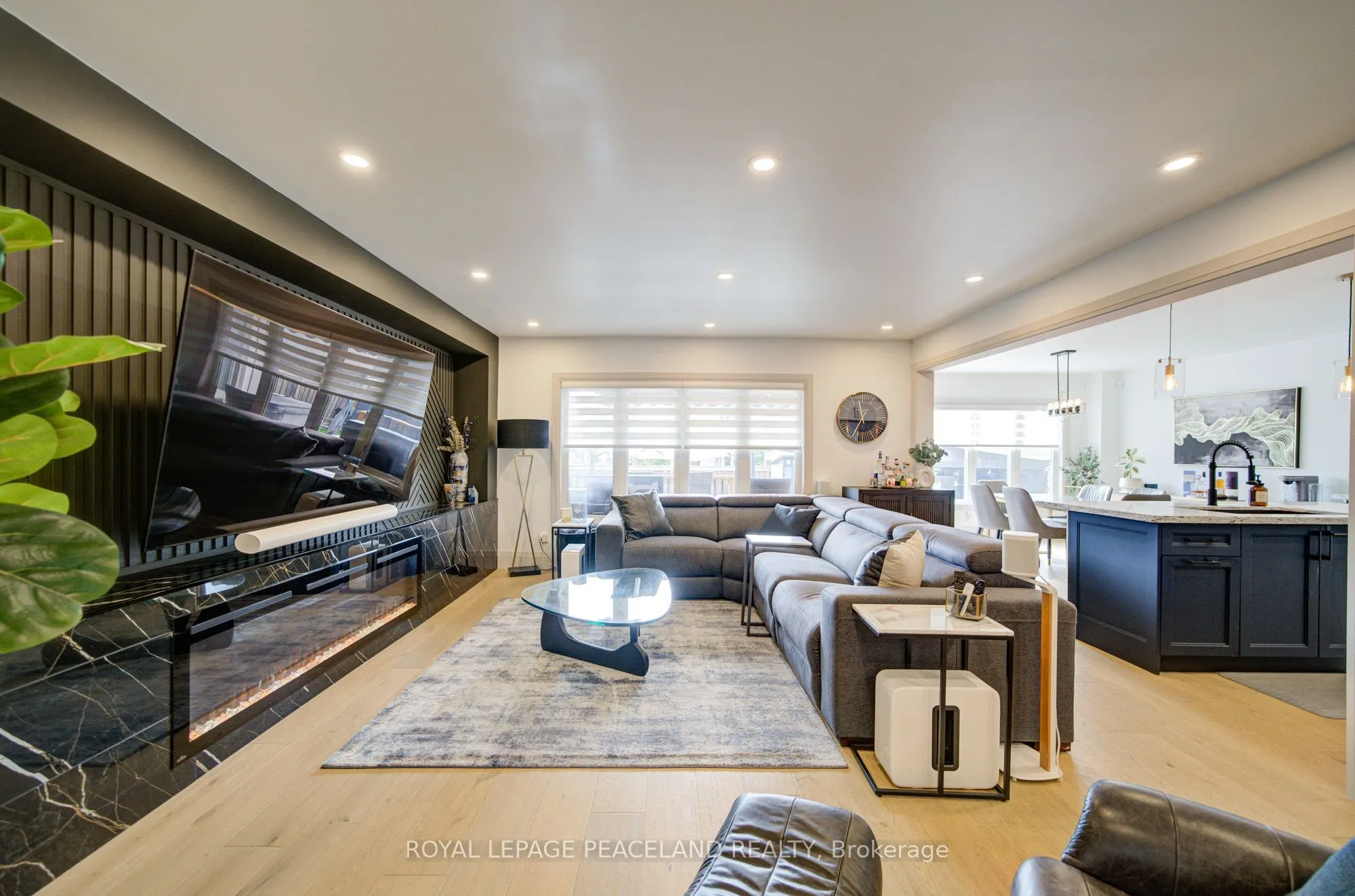 21 Don Hadden Crescent