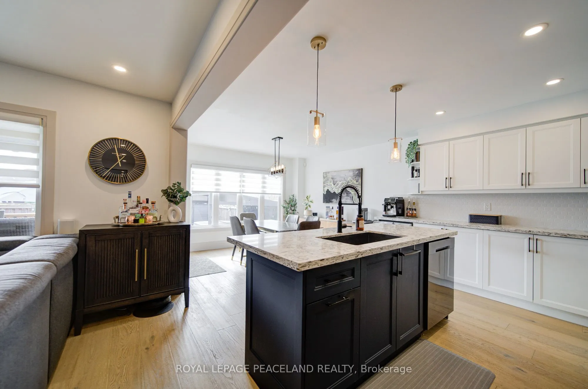 21 Don Hadden Crescent
