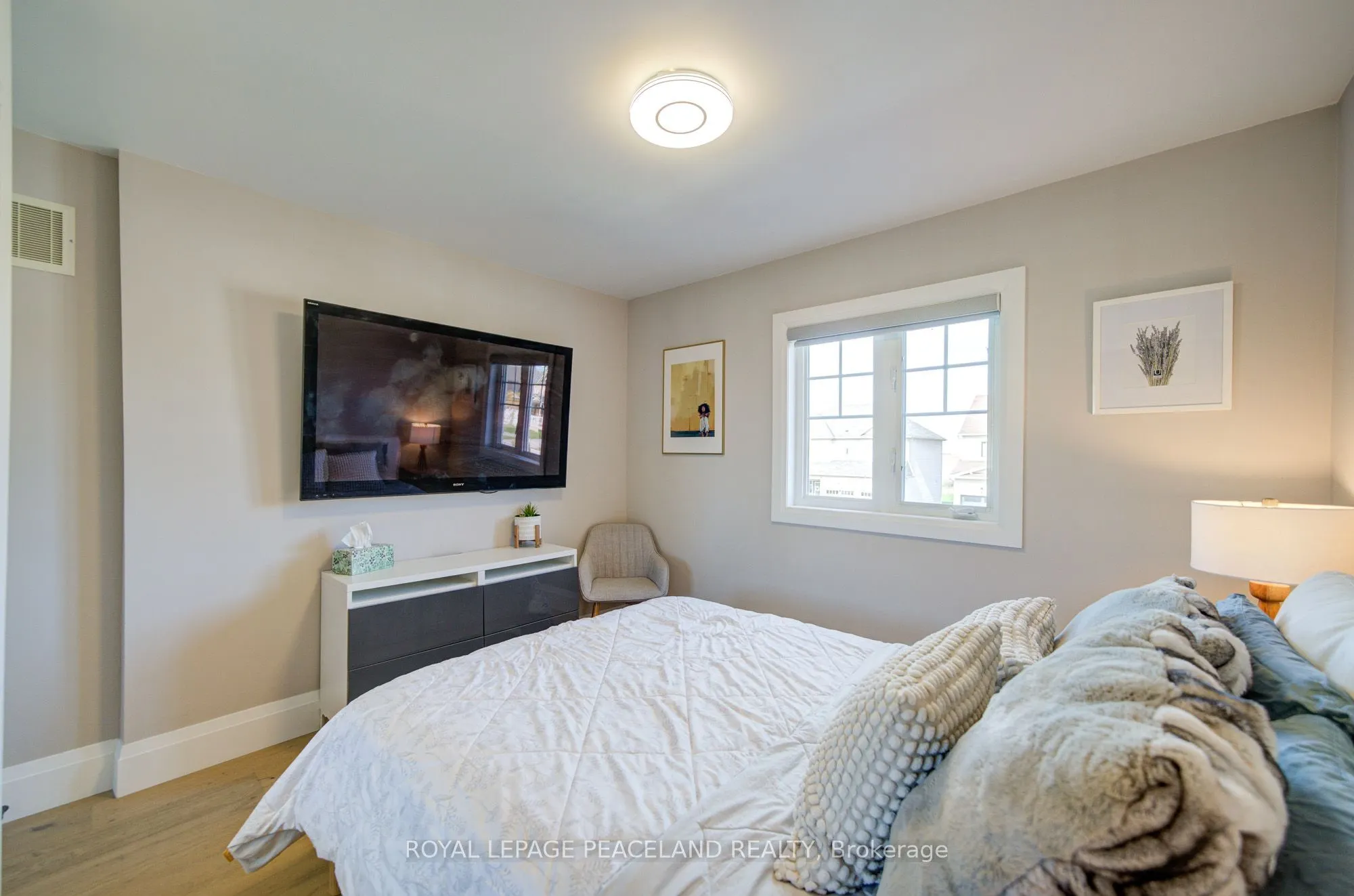21 Don Hadden Crescent