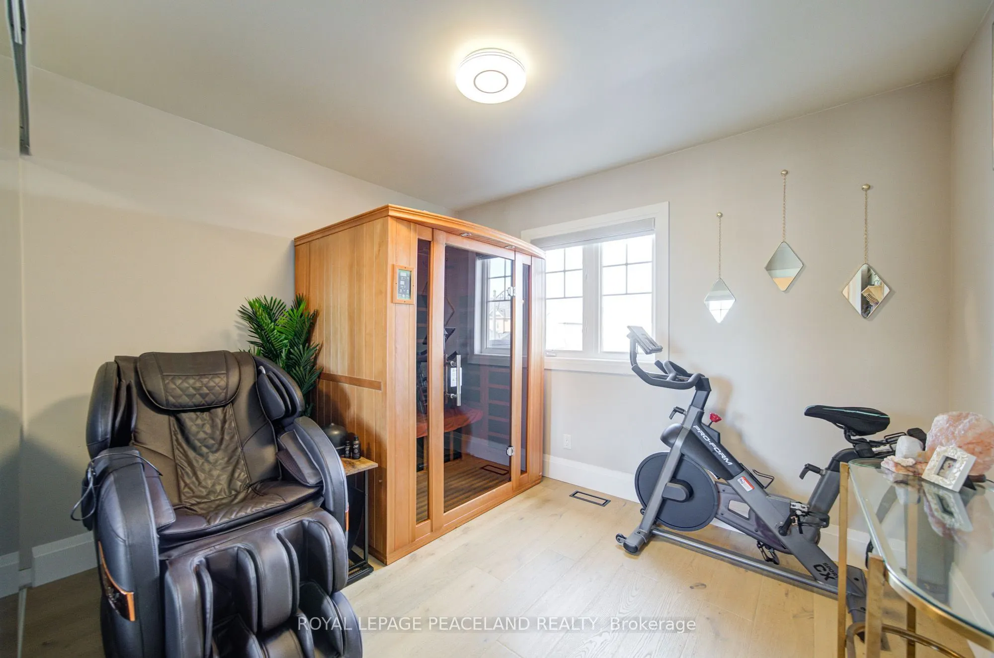 21 Don Hadden Crescent