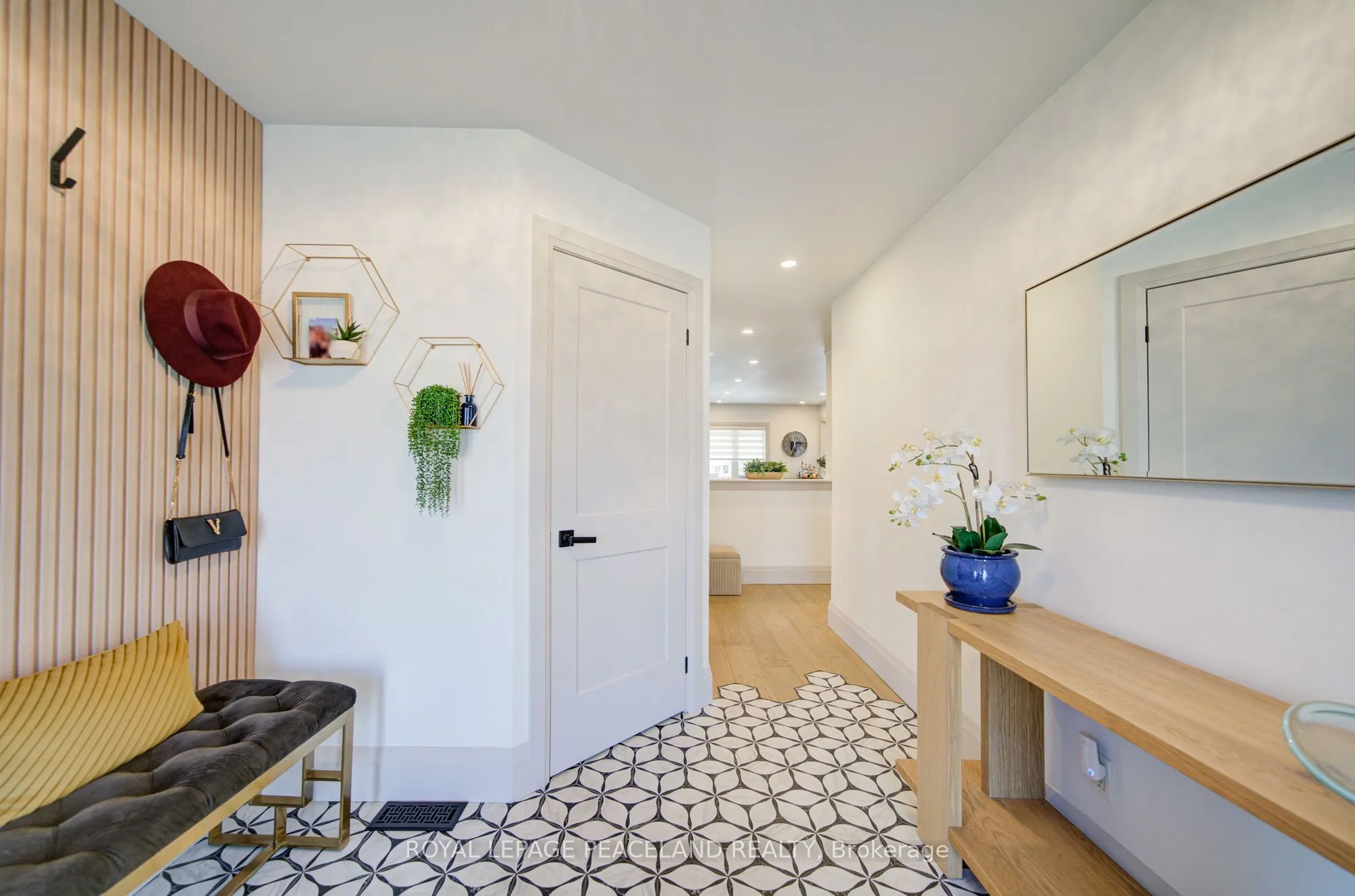 21 Don Hadden Crescent