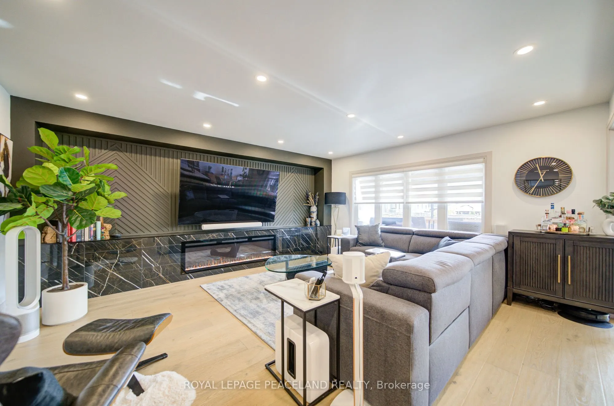 21 Don Hadden Crescent