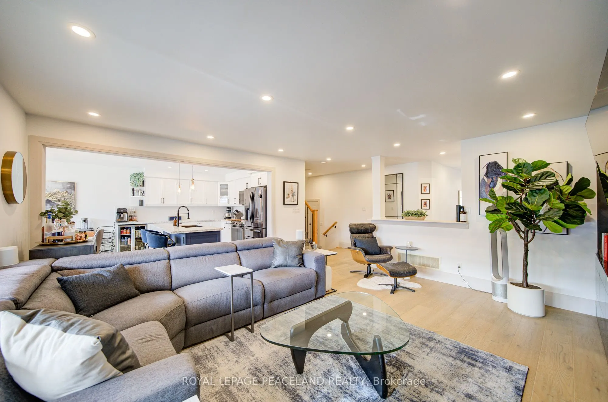 21 Don Hadden Crescent